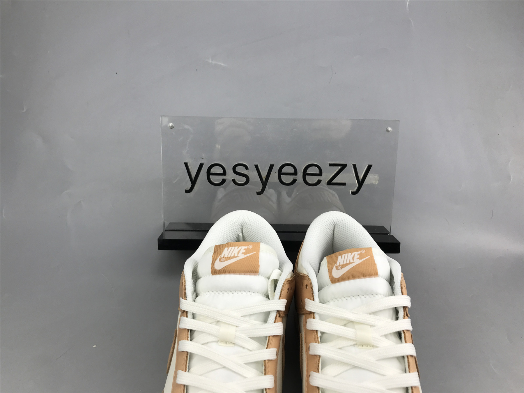 UA NIKE WMNS DUNK LOW 