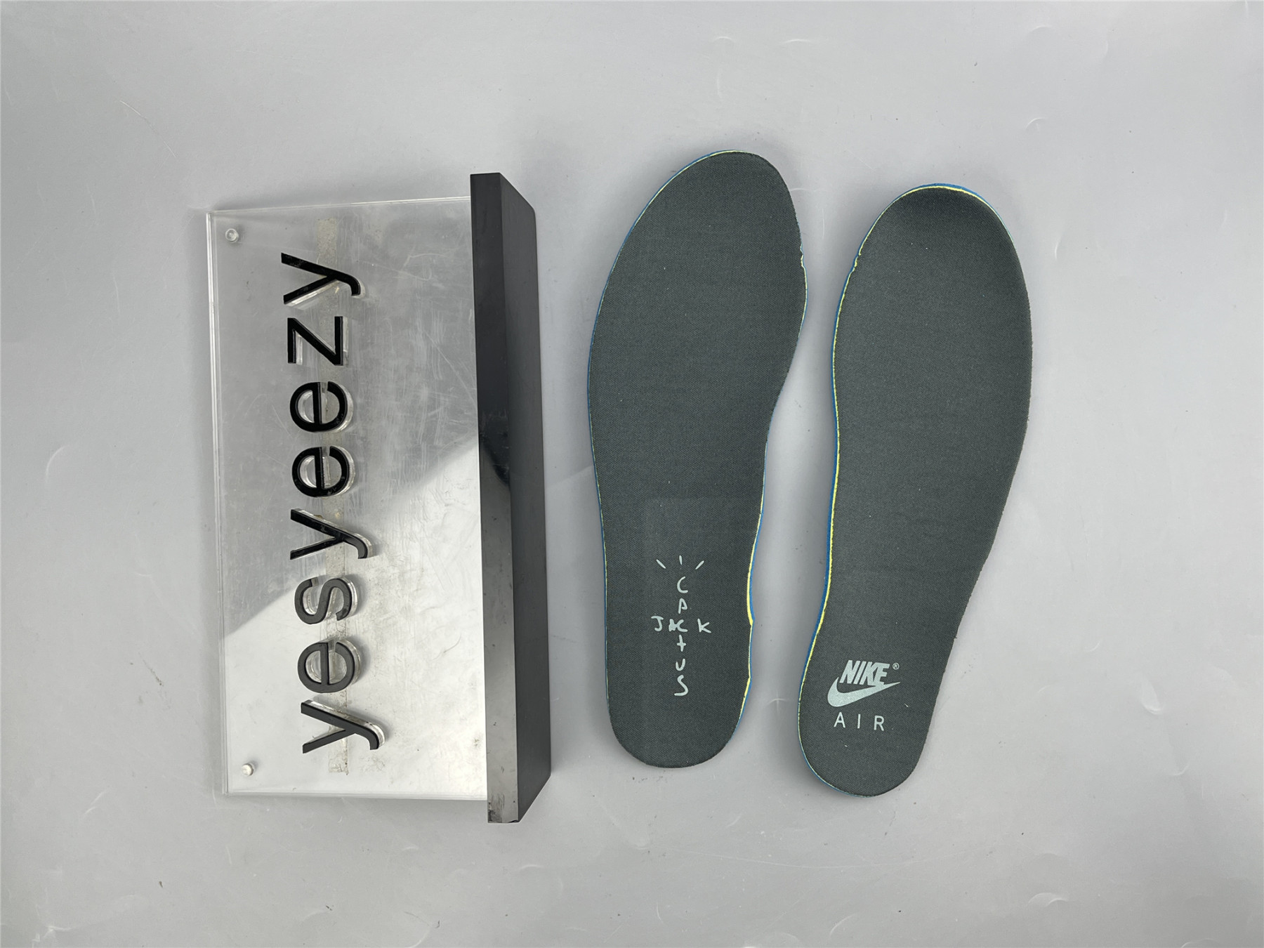 UA TRAVIS SCOTT X NIKE AIR MAX 1 CAVE STONE