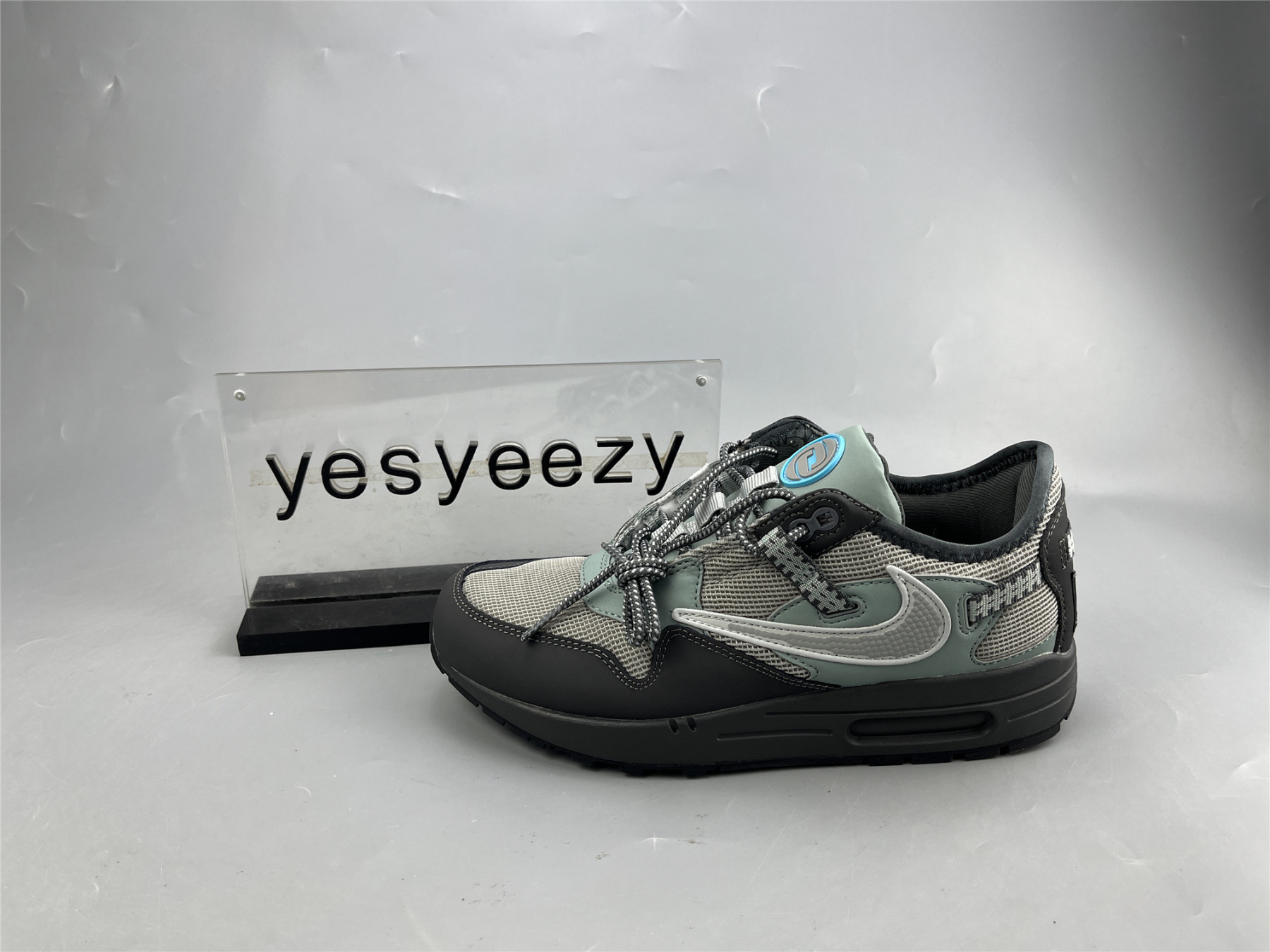 UA TRAVIS SCOTT X NIKE AIR MAX 1 CAVE STONE