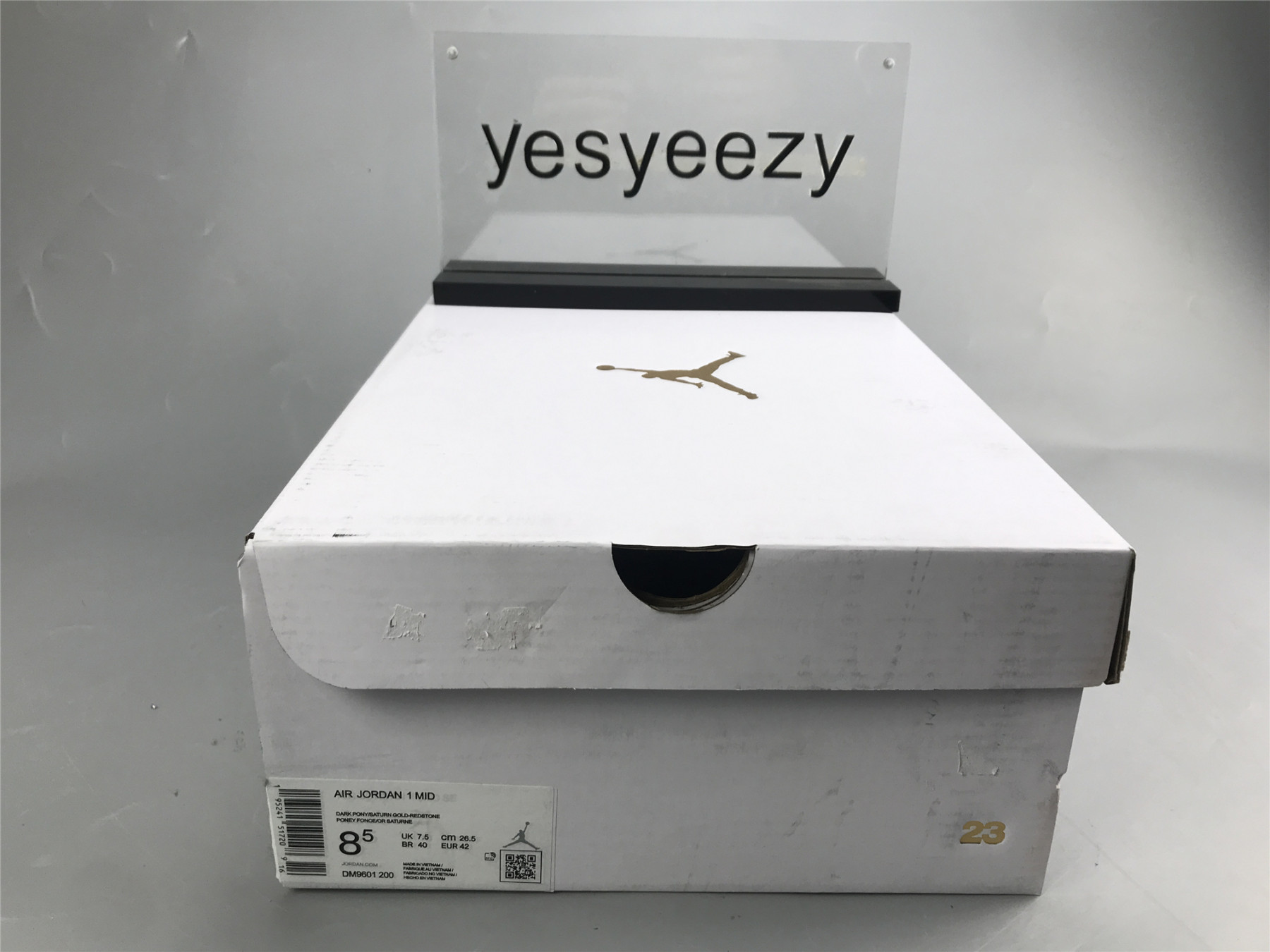 UA WMNS AIR JORDAN 1 MID 