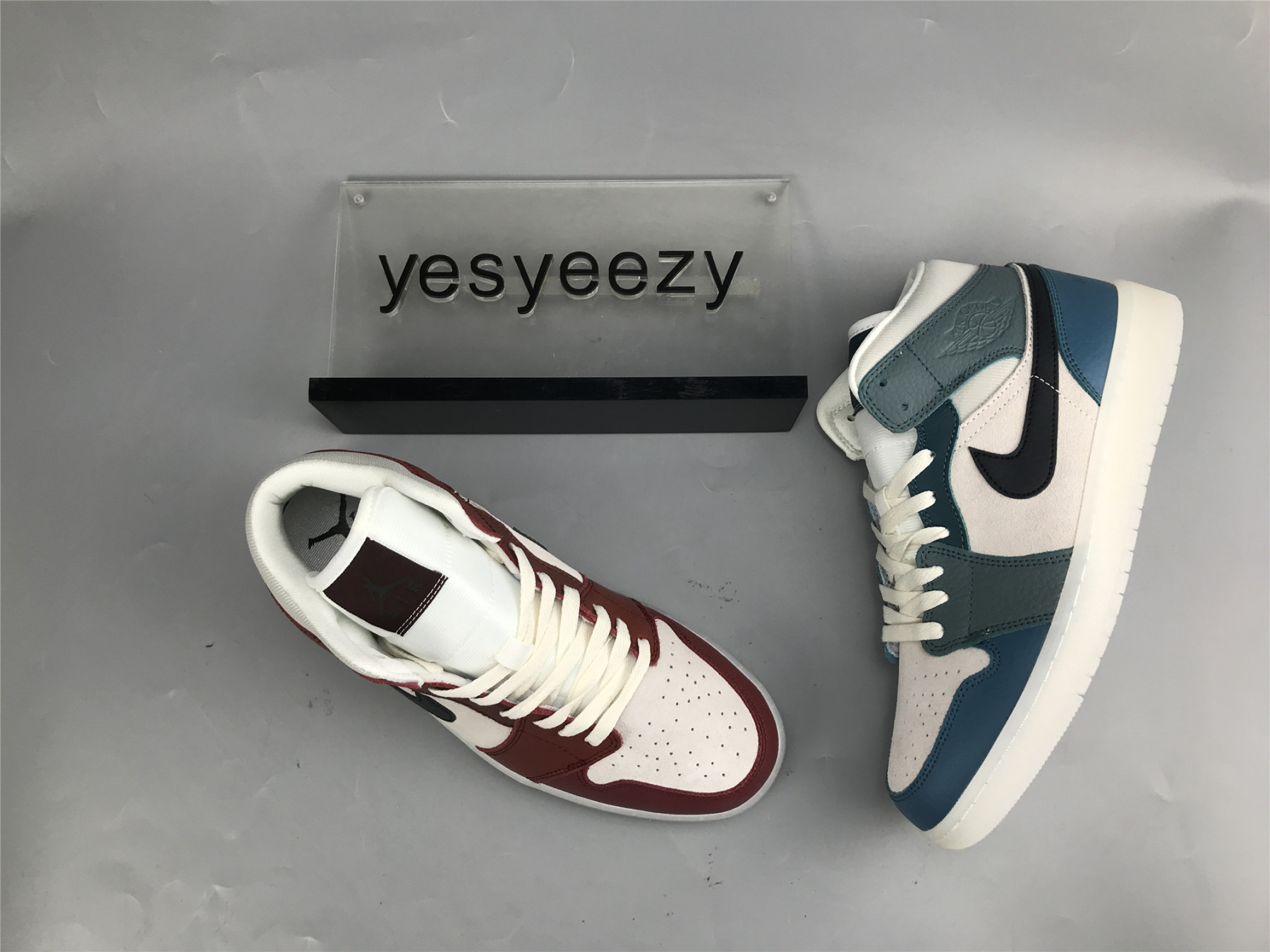 UA WMNS AIR JORDAN 1 MID 