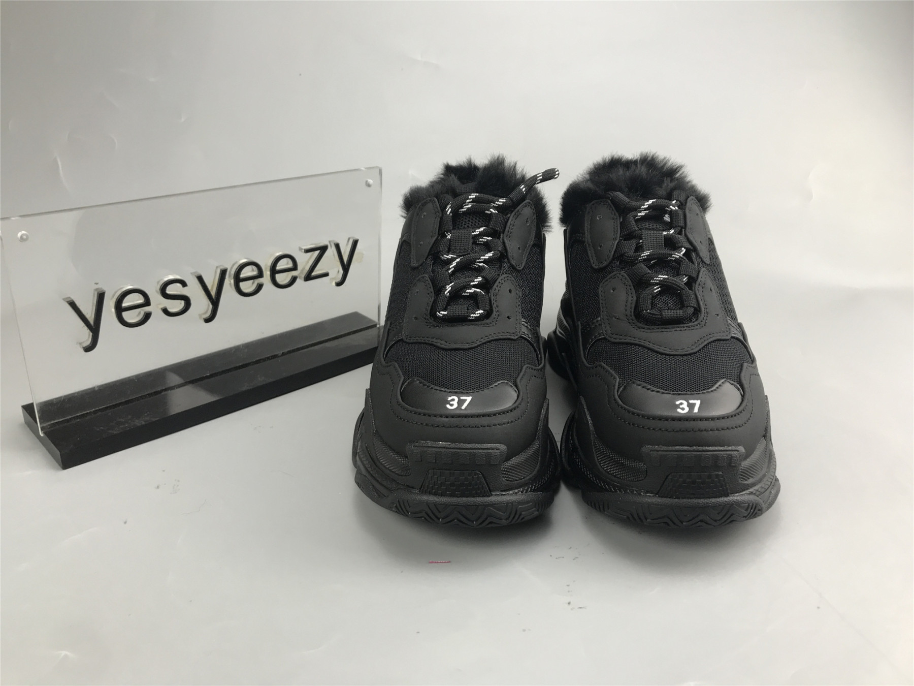 UA TRIPLE S SNEAKER FUR BLACK