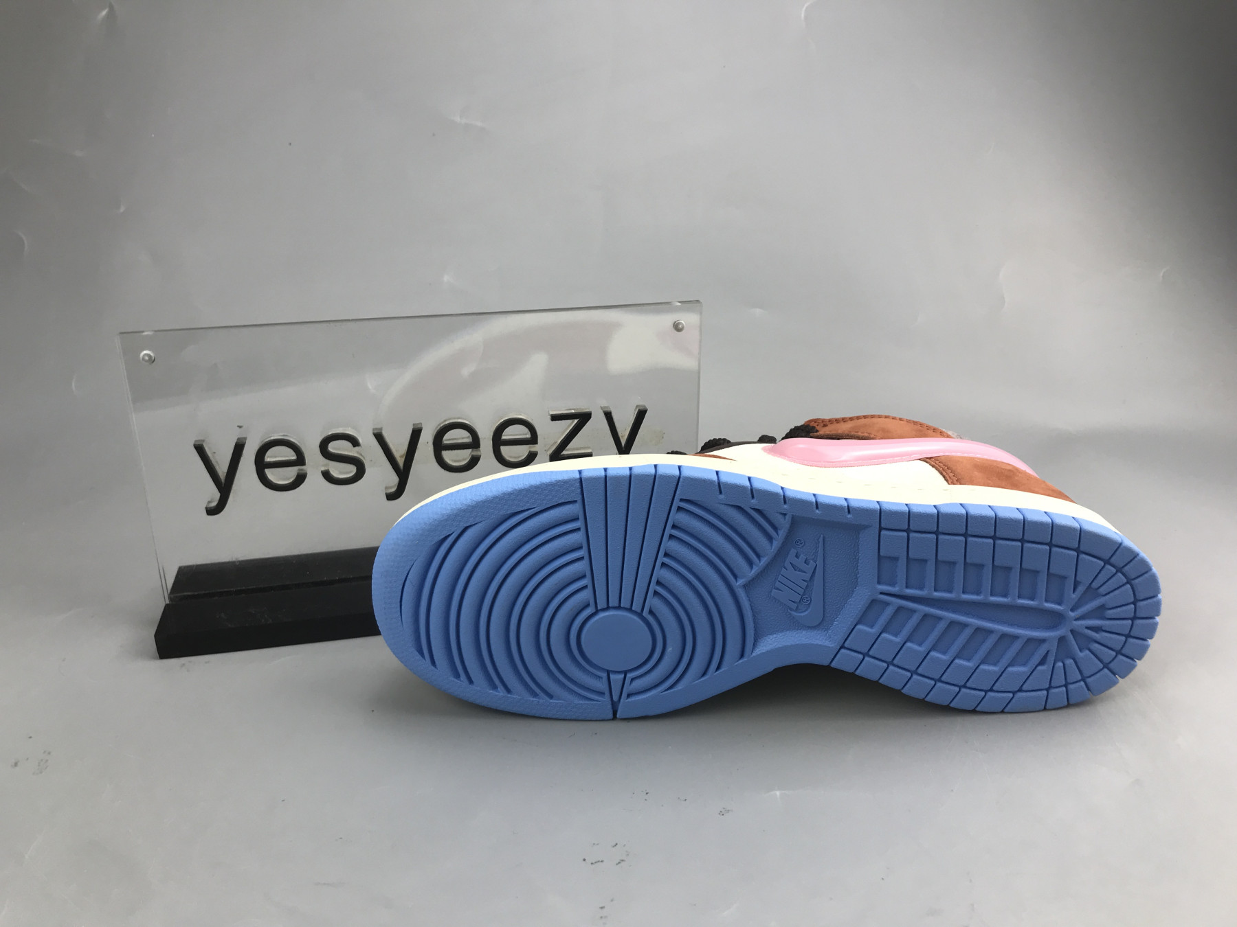 UA NIKE SOCIAL STATUS X DUNK MID 