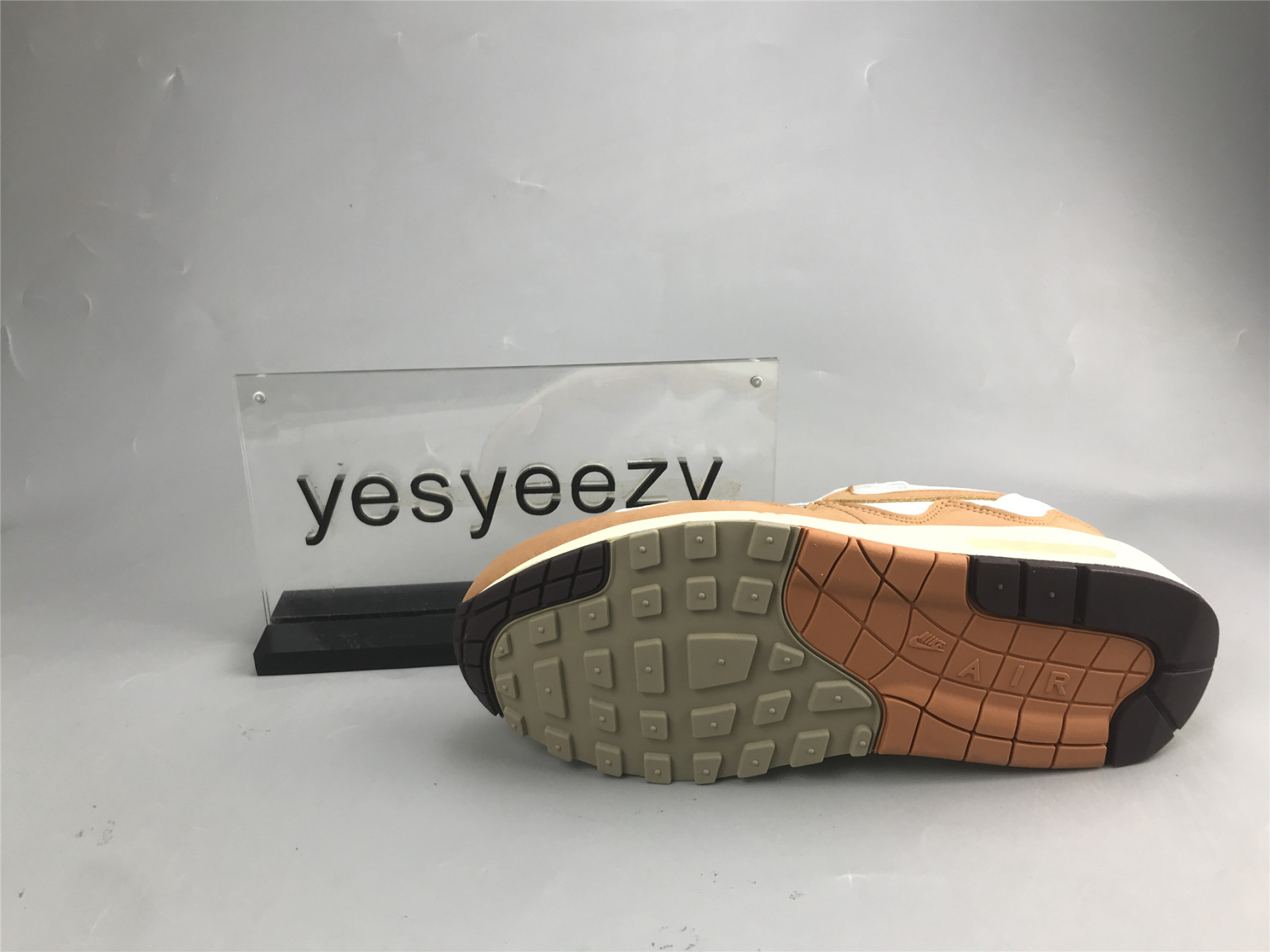 UA NIKE PATTA X AIR MAX 1 