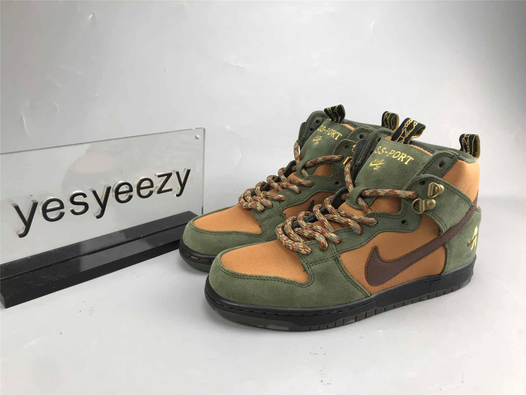 UA PASS~PORT X NIKE SB DUNK HIGH â€œWORKBOOTâ€