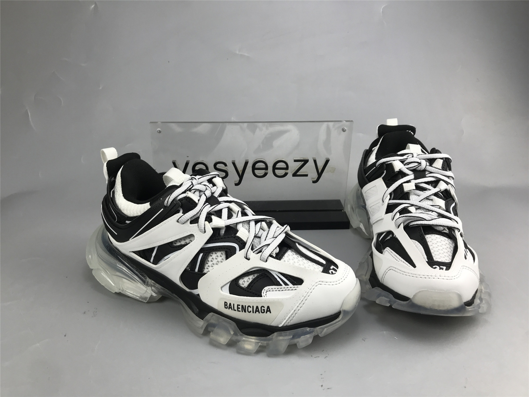 UA TRACK CLEAR SOLE WHITE BLACK