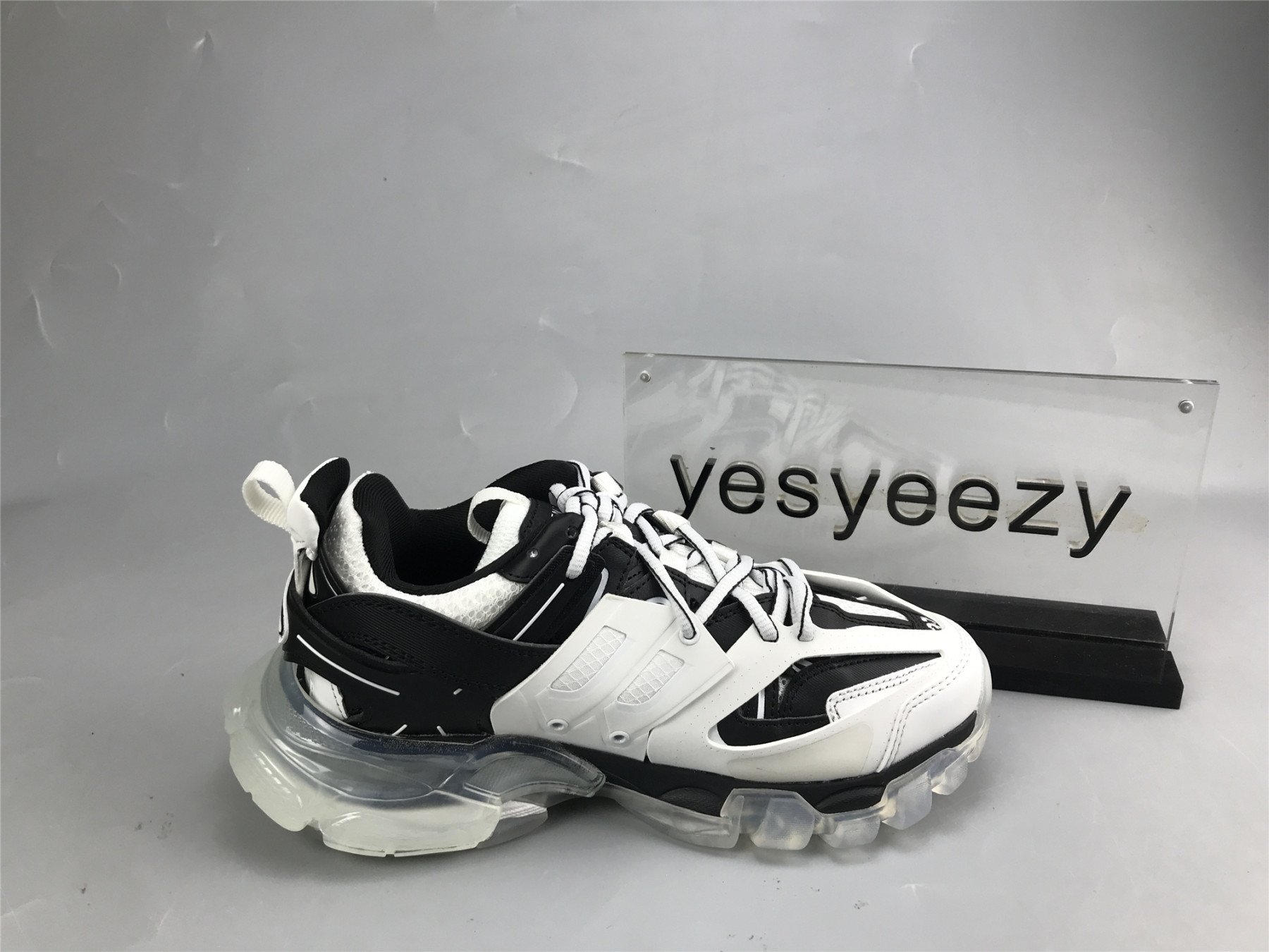 UA TRACK CLEAR SOLE WHITE BLACK