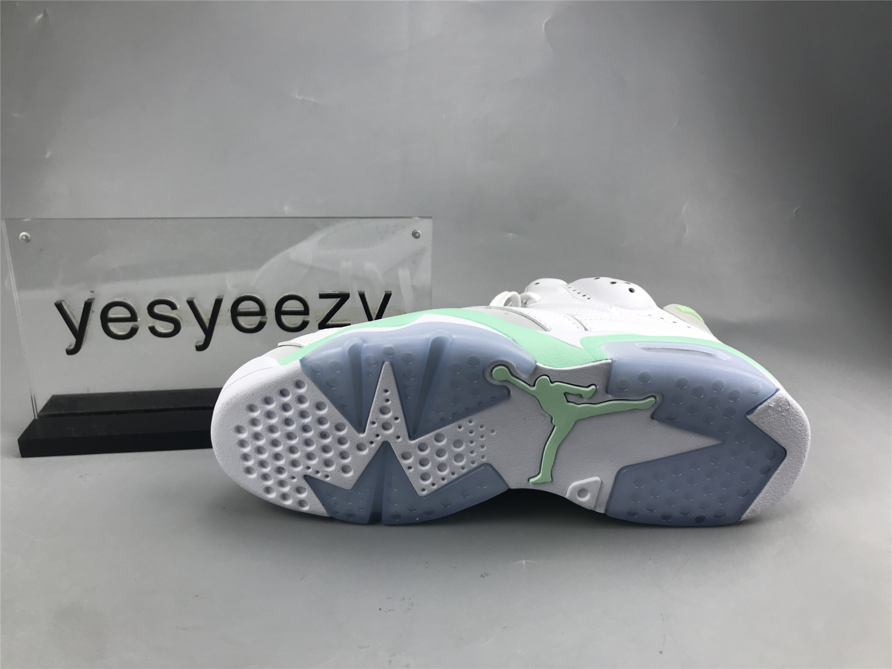 UA WMNS AIR JORDAN 6 RETRO 