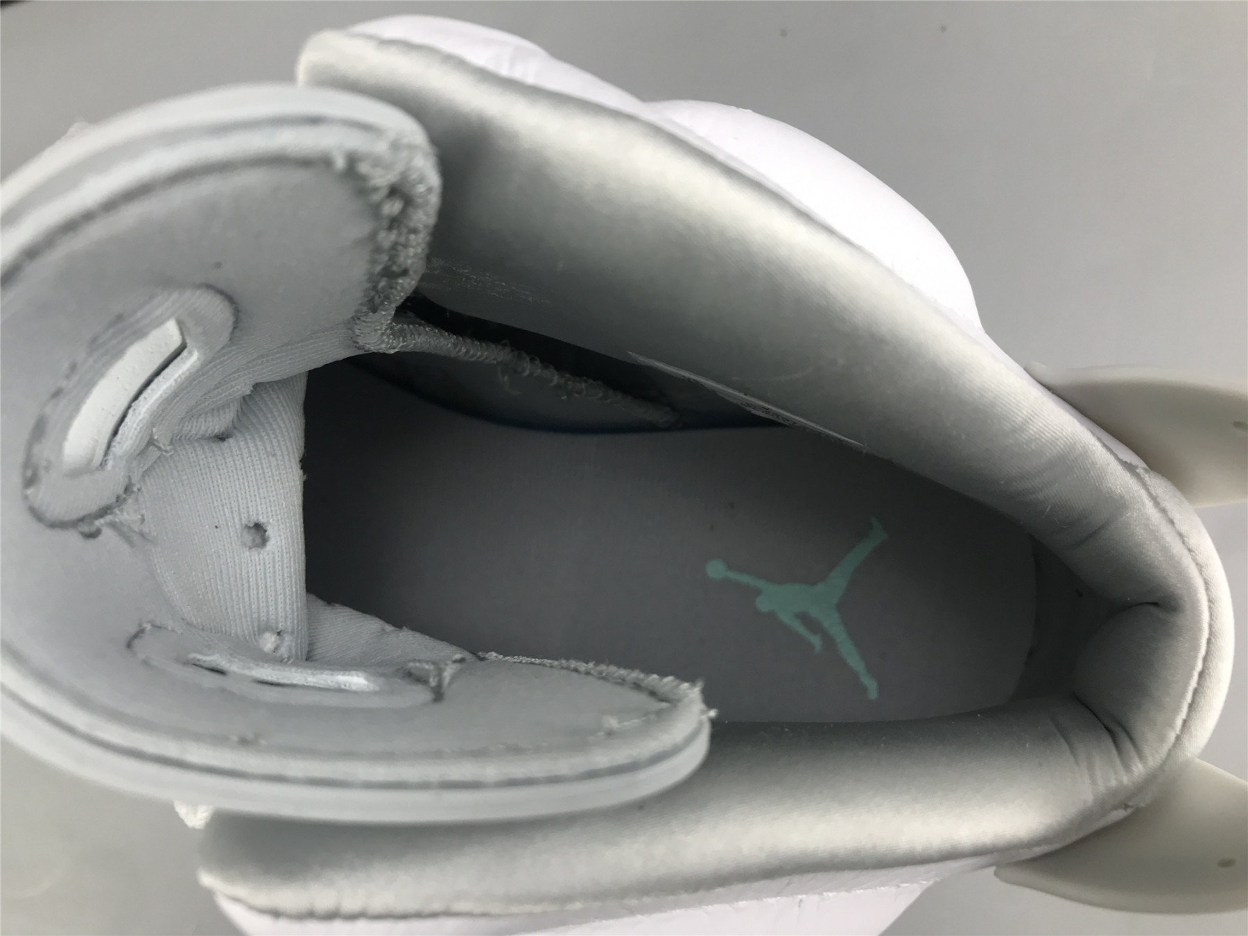 UA WMNS AIR JORDAN 6 RETRO 