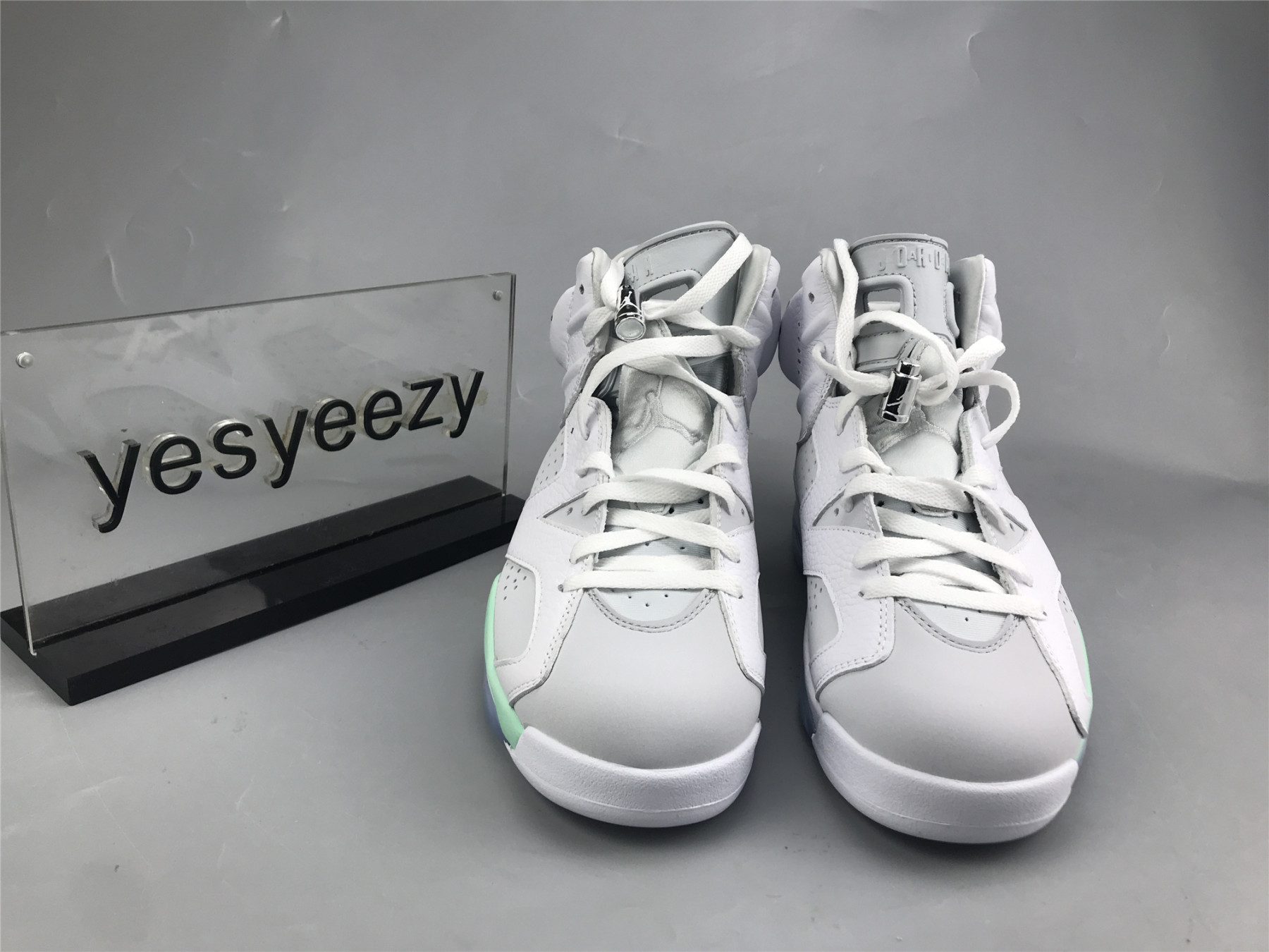 UA WMNS AIR JORDAN 6 RETRO 