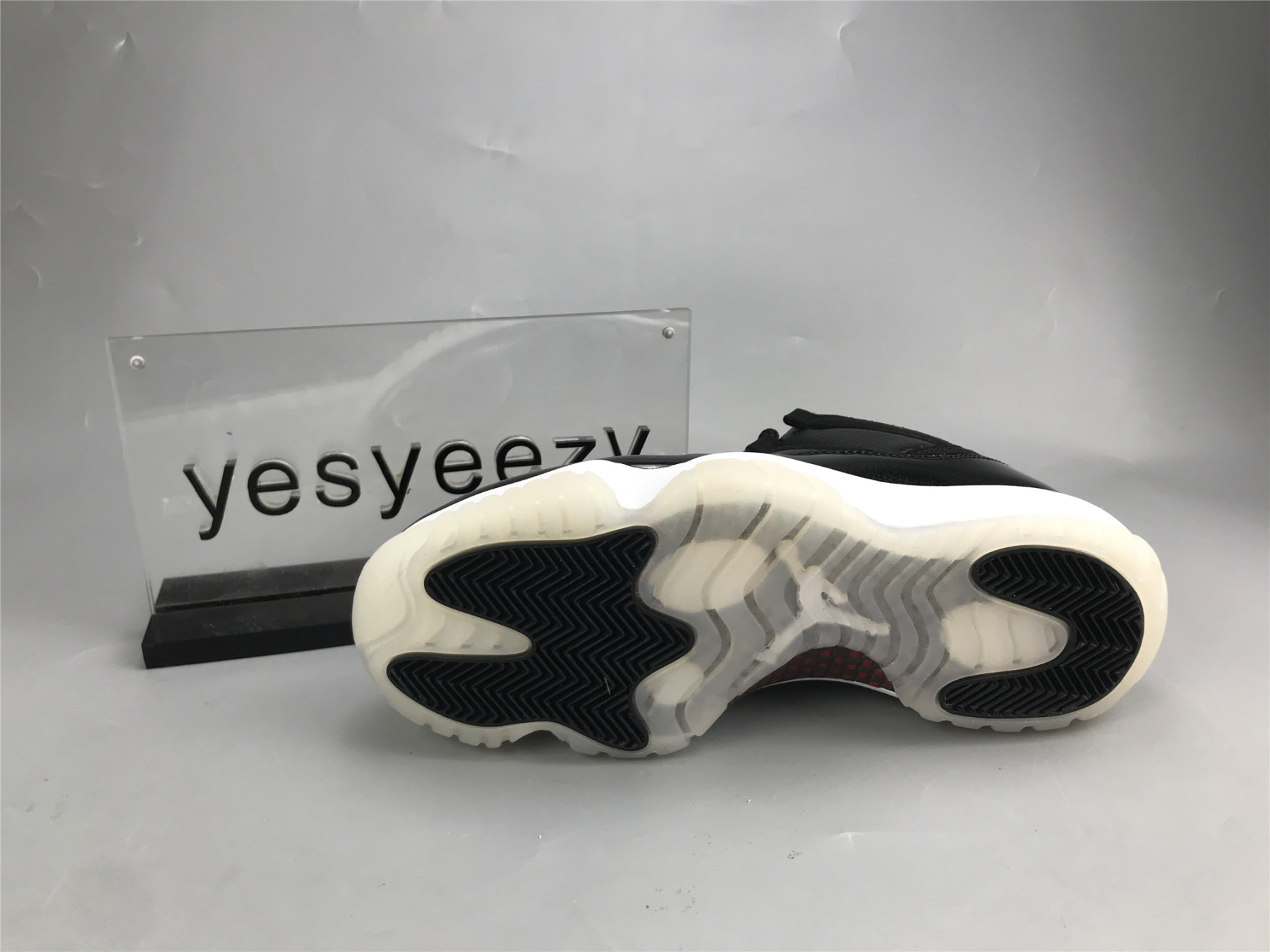 UA AIR JORDAN 11 RETRO LOW 