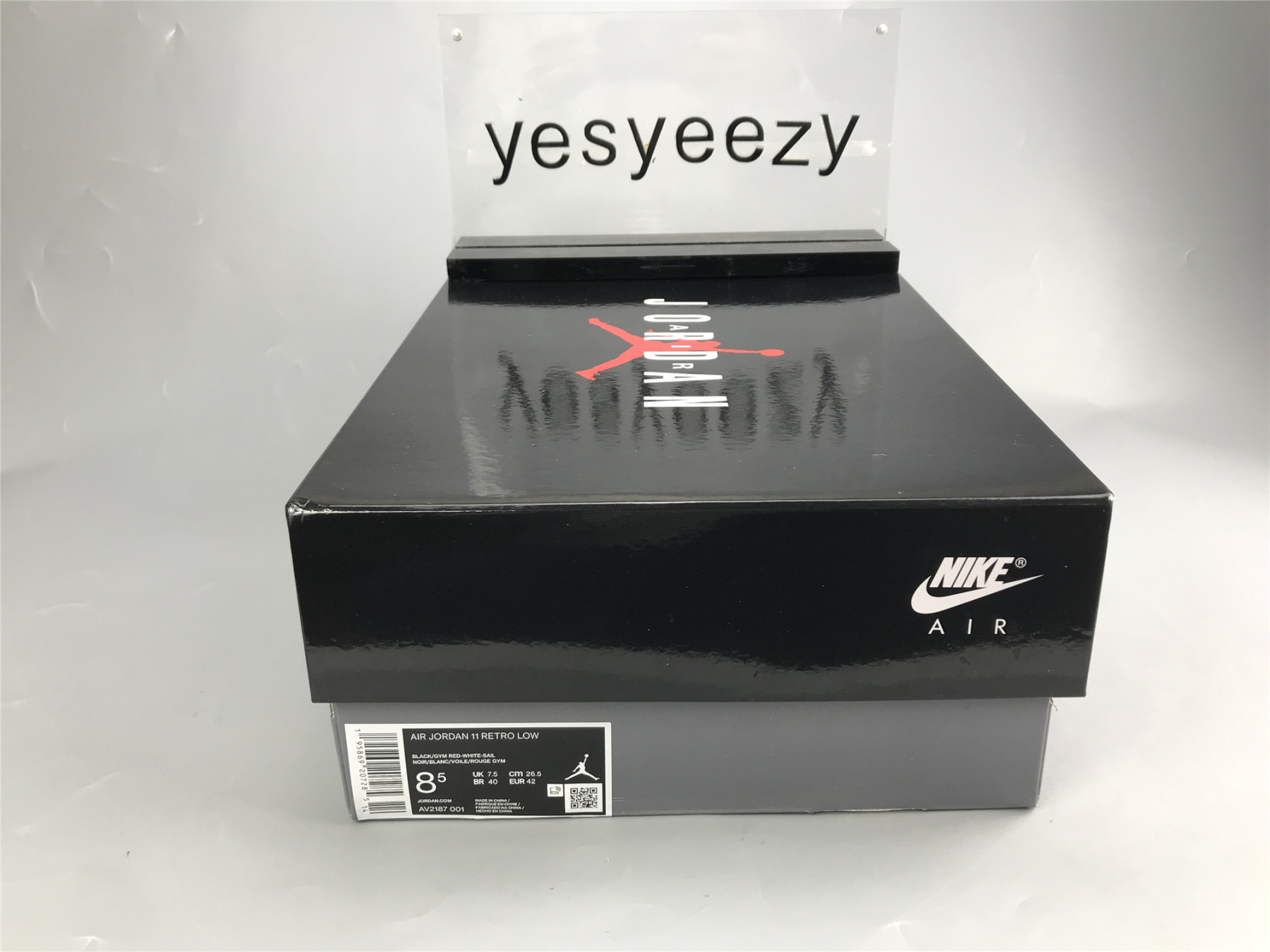 UA AIR JORDAN 11 RETRO LOW 