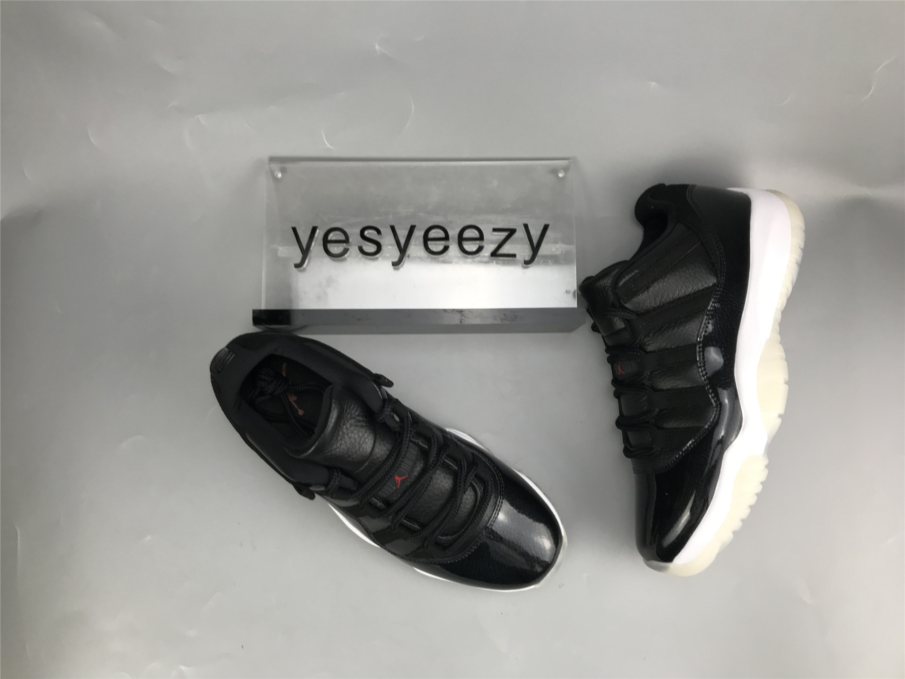 UA AIR JORDAN 11 RETRO LOW 