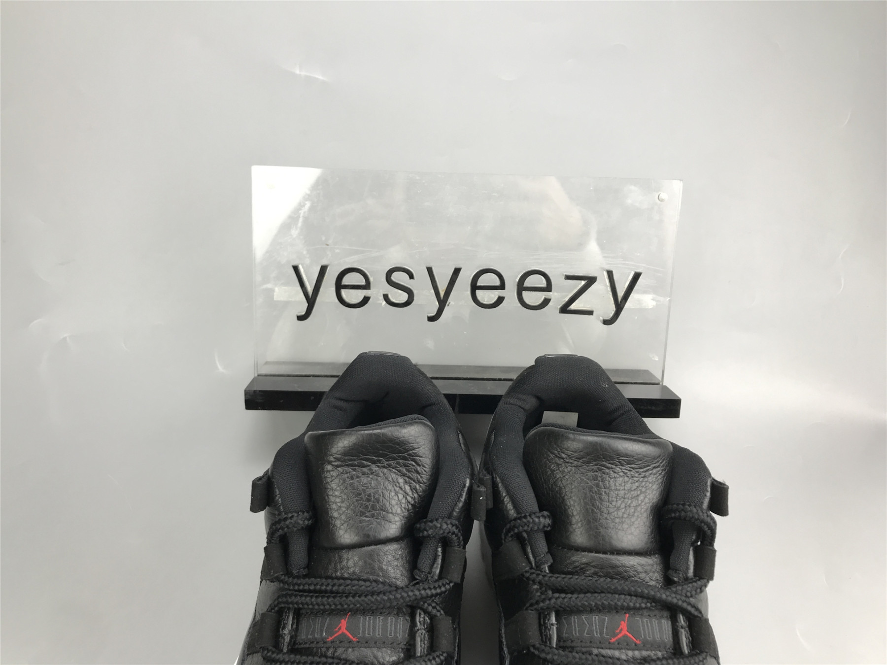 UA AIR JORDAN 11 RETRO LOW 