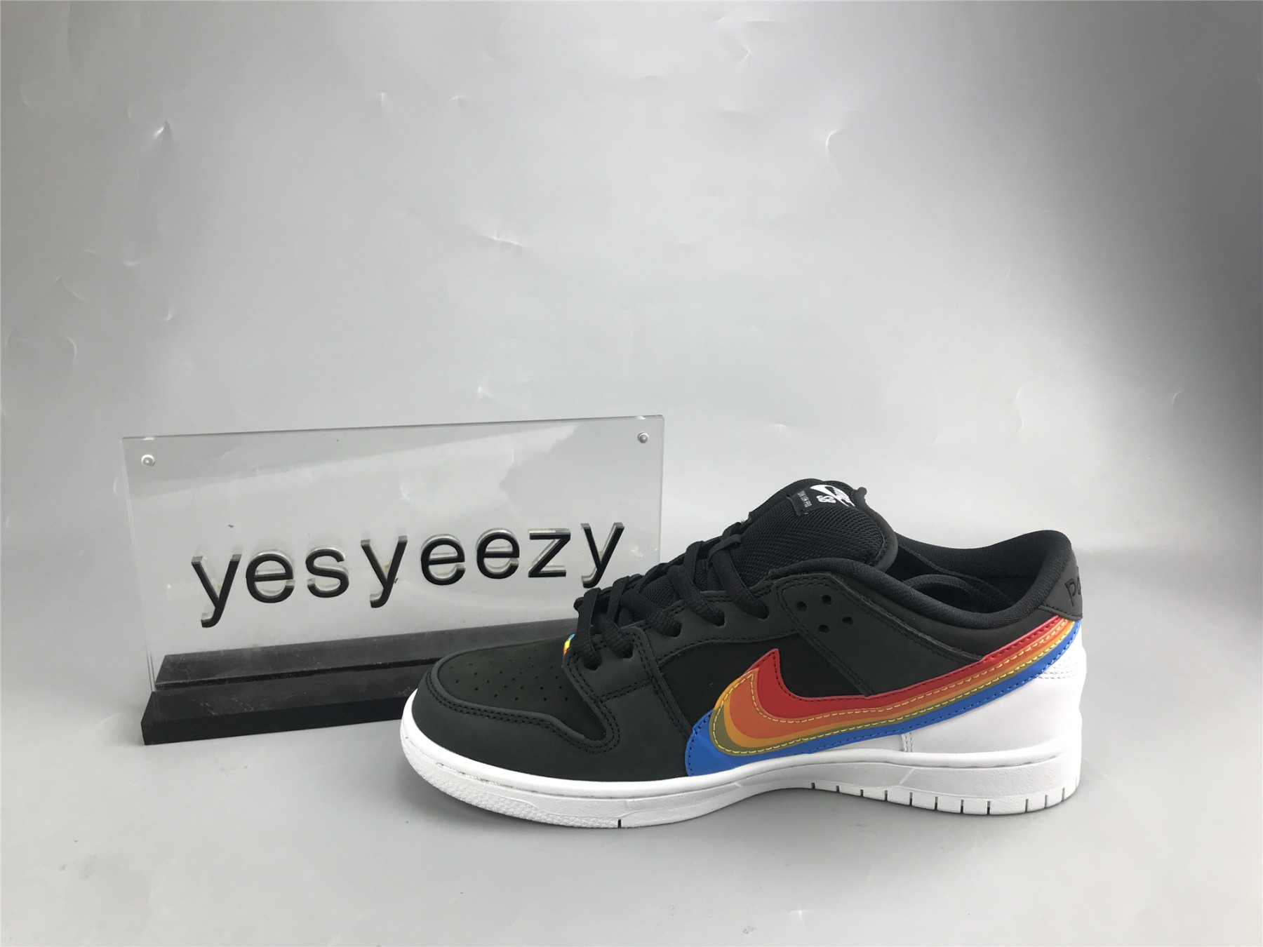 UA NIKE POLAROID X DUNK LOW SB