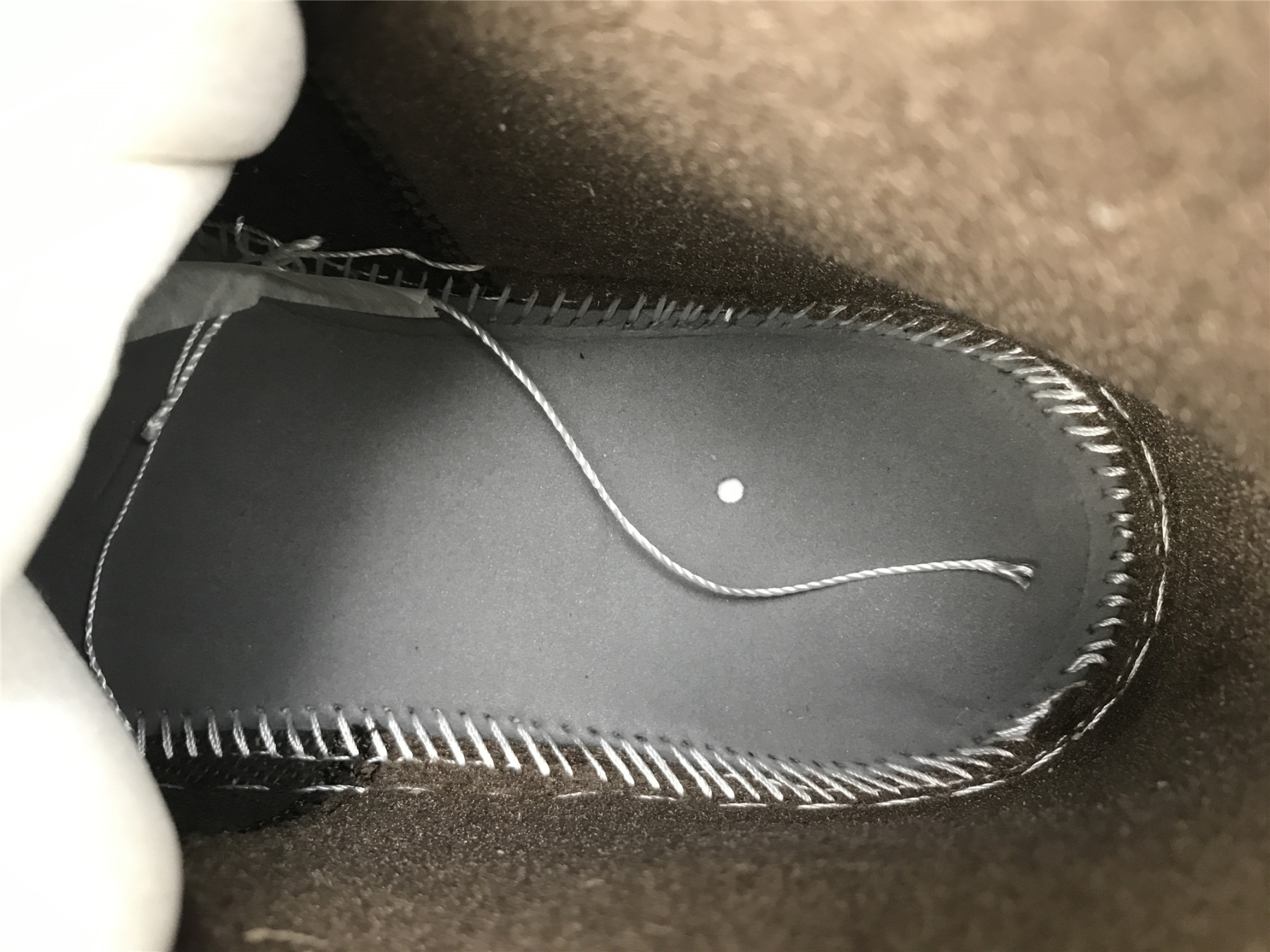 UA WMNS AIR JORDAN 1 MID SE 