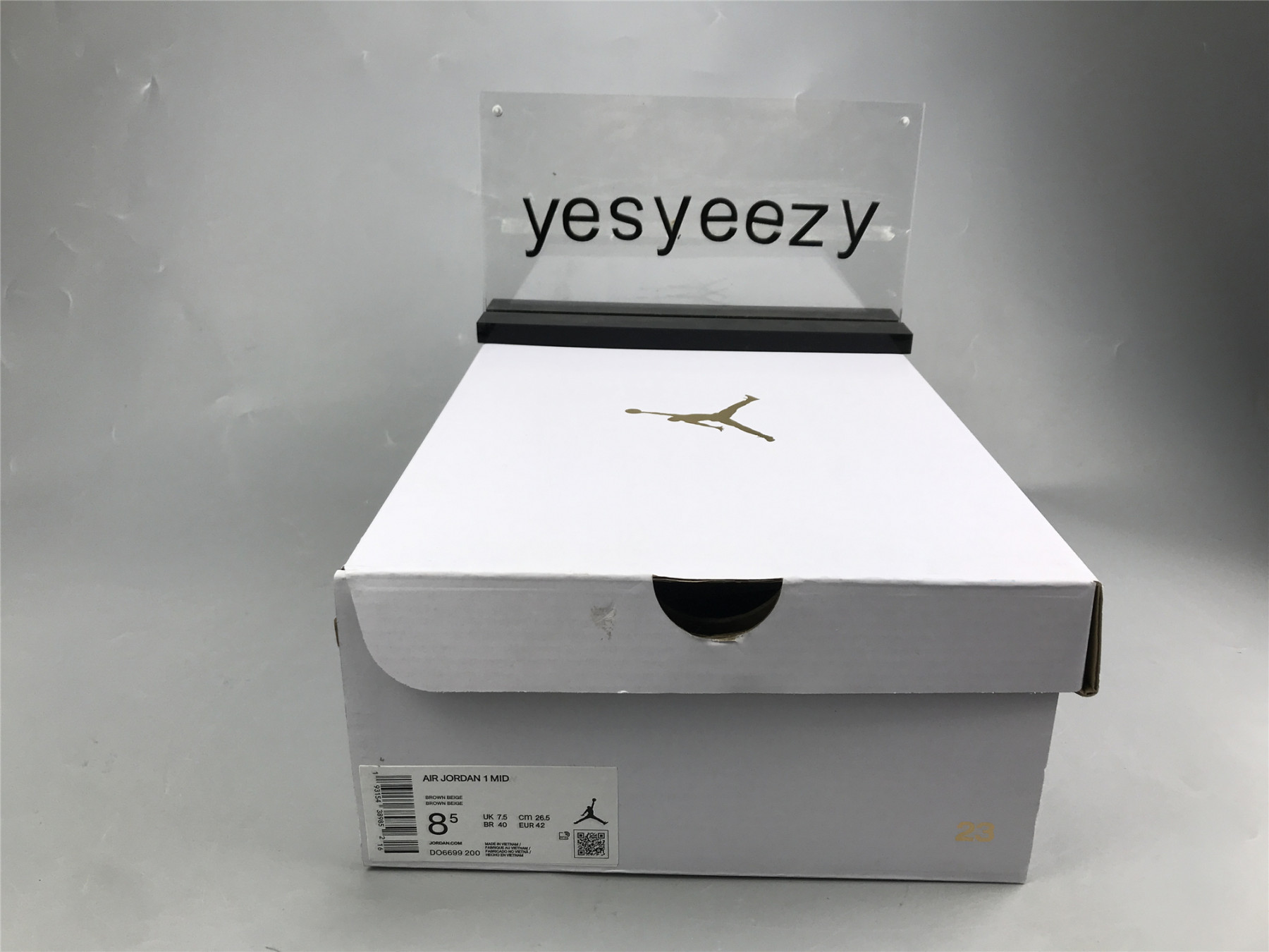 UA WMNS AIR JORDAN 1 MID SE 