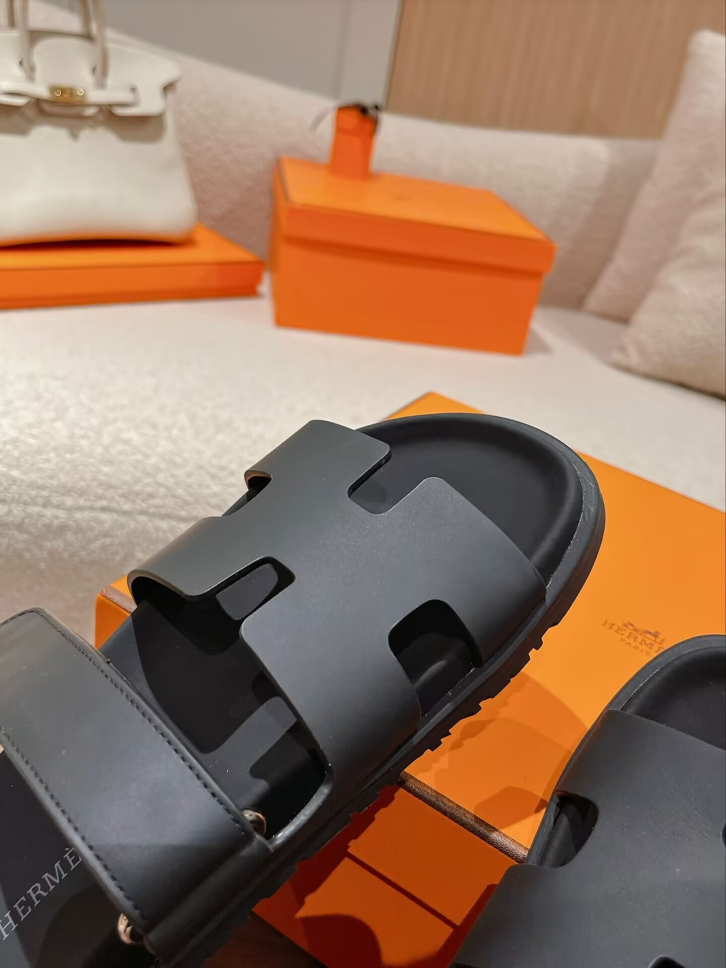 UA H**me5 Chypre sandal