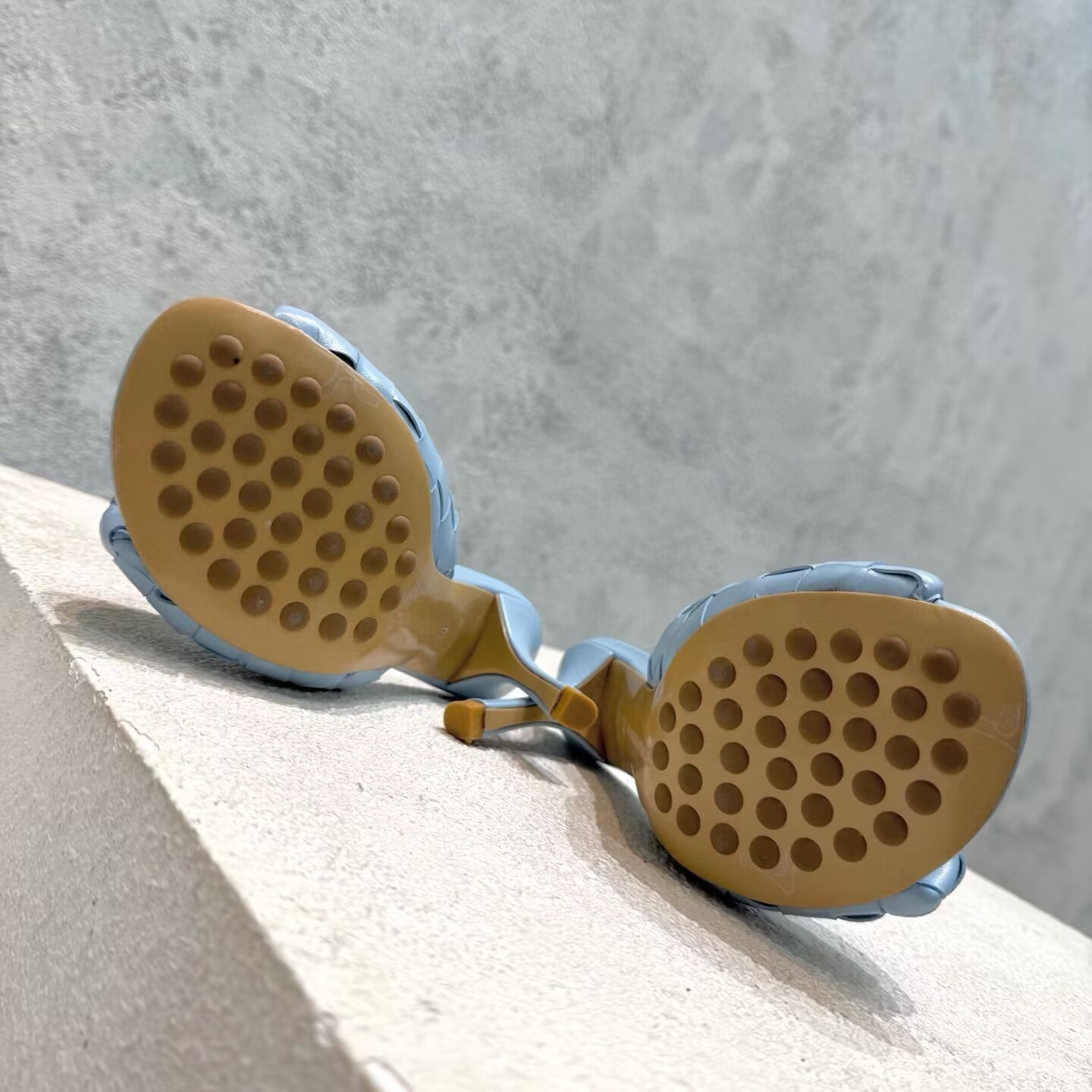 UA B0tt*ga Ven*ta Blink Slides