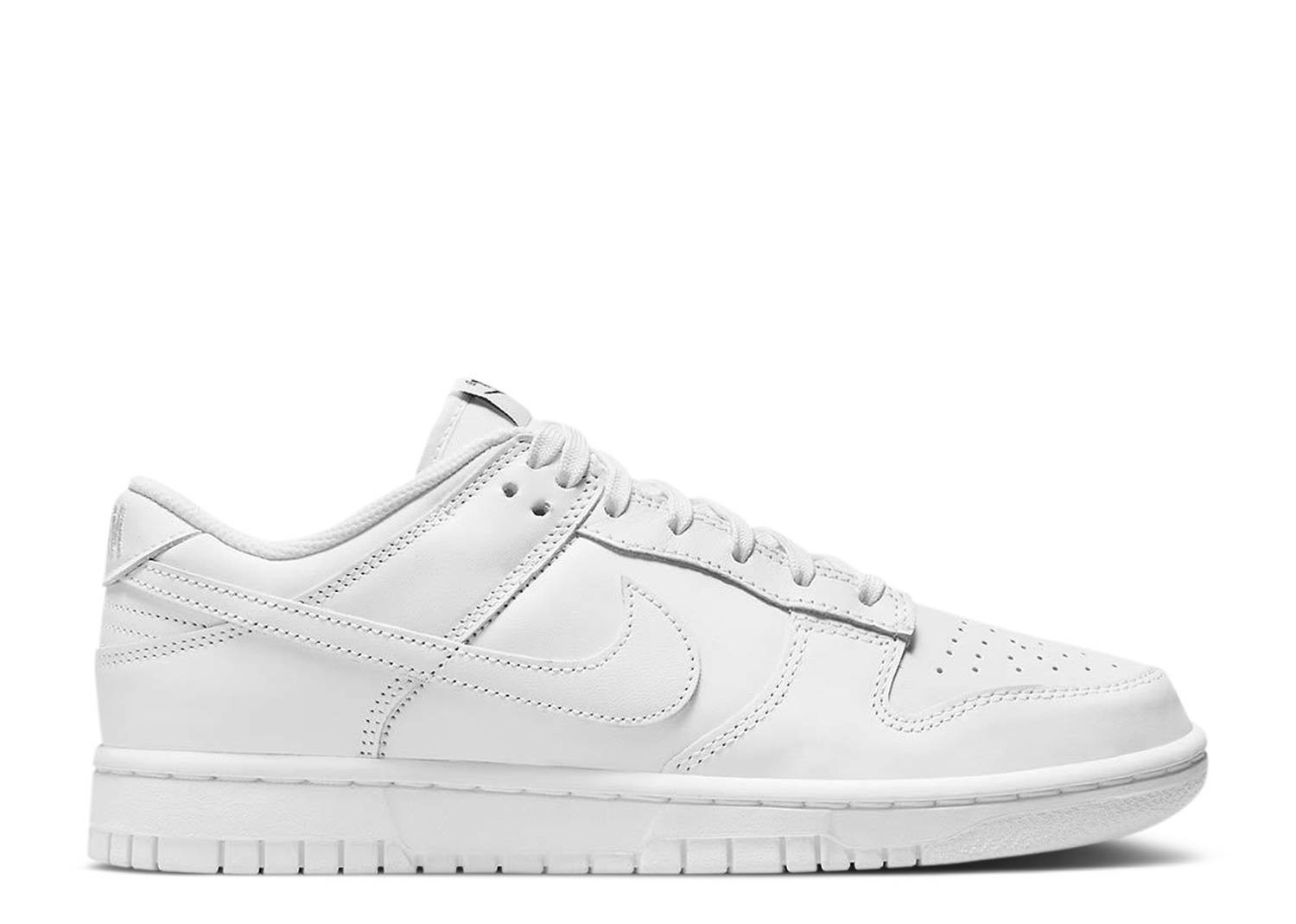 UA NIKE WMNS DUNK LOW 'TRIPLE WHITE'