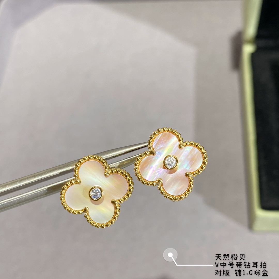 V*n Cl**f & Arpels Natural pink shell with D1am0nd four-leaf clover Earrings