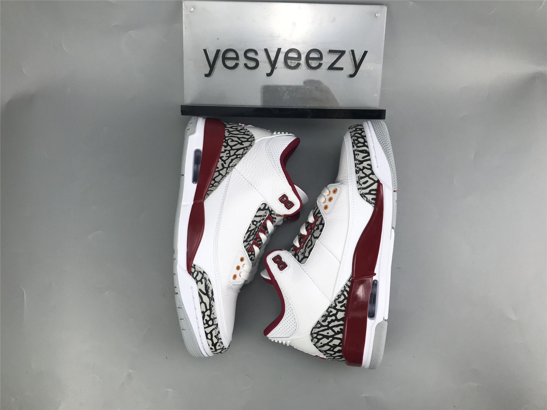 UA AIR JORDAN 3 RETRO 