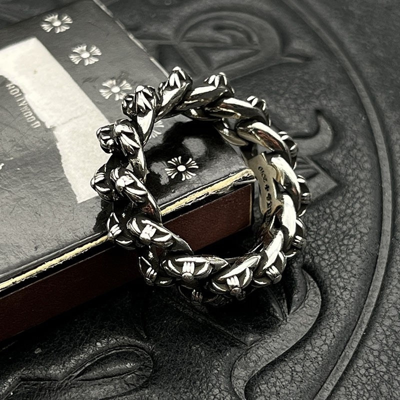 Ch*0me He**ts Twisted Chain Ring