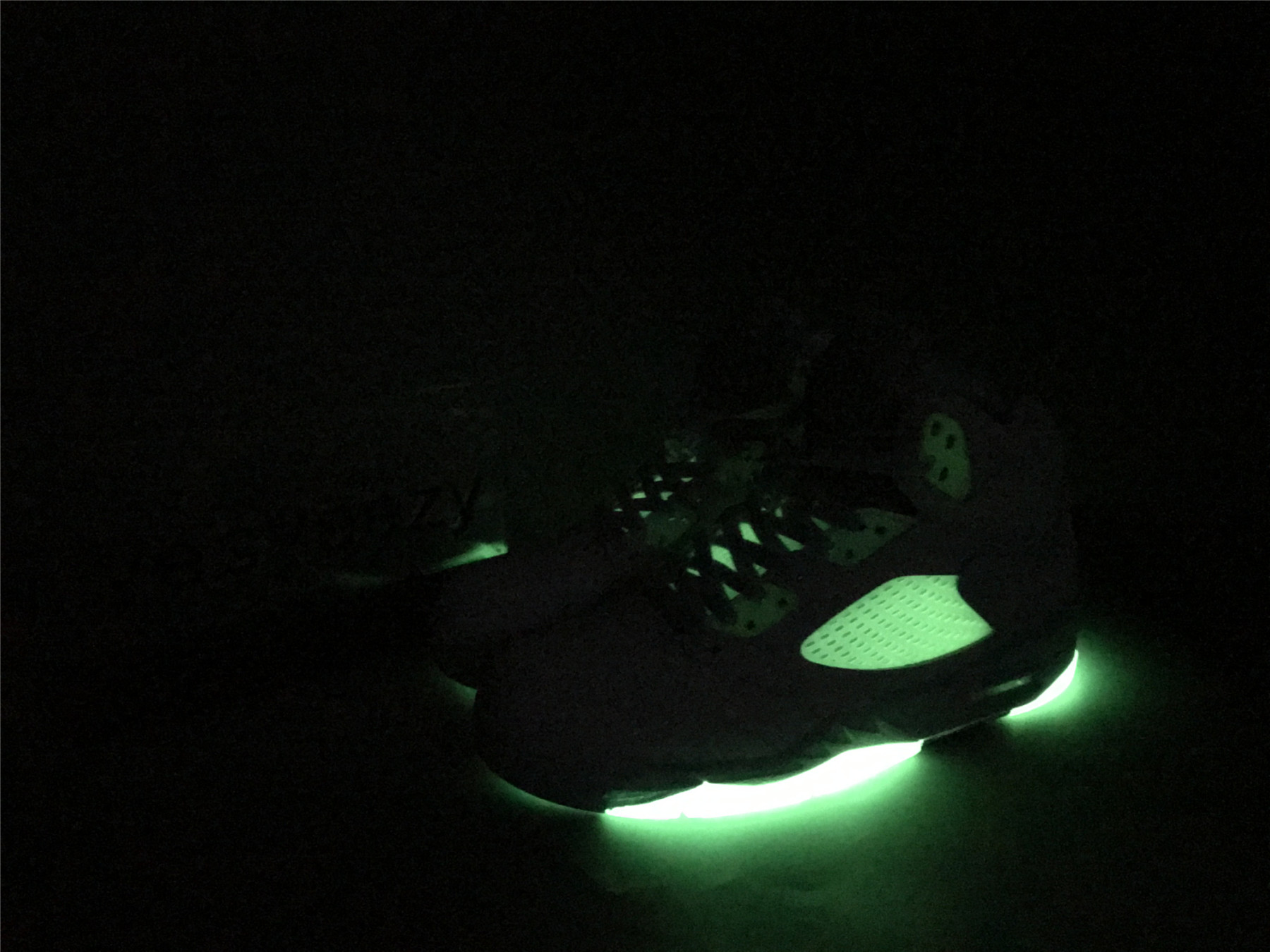 UA WMNS AIR JORDAN 5 RETRO 