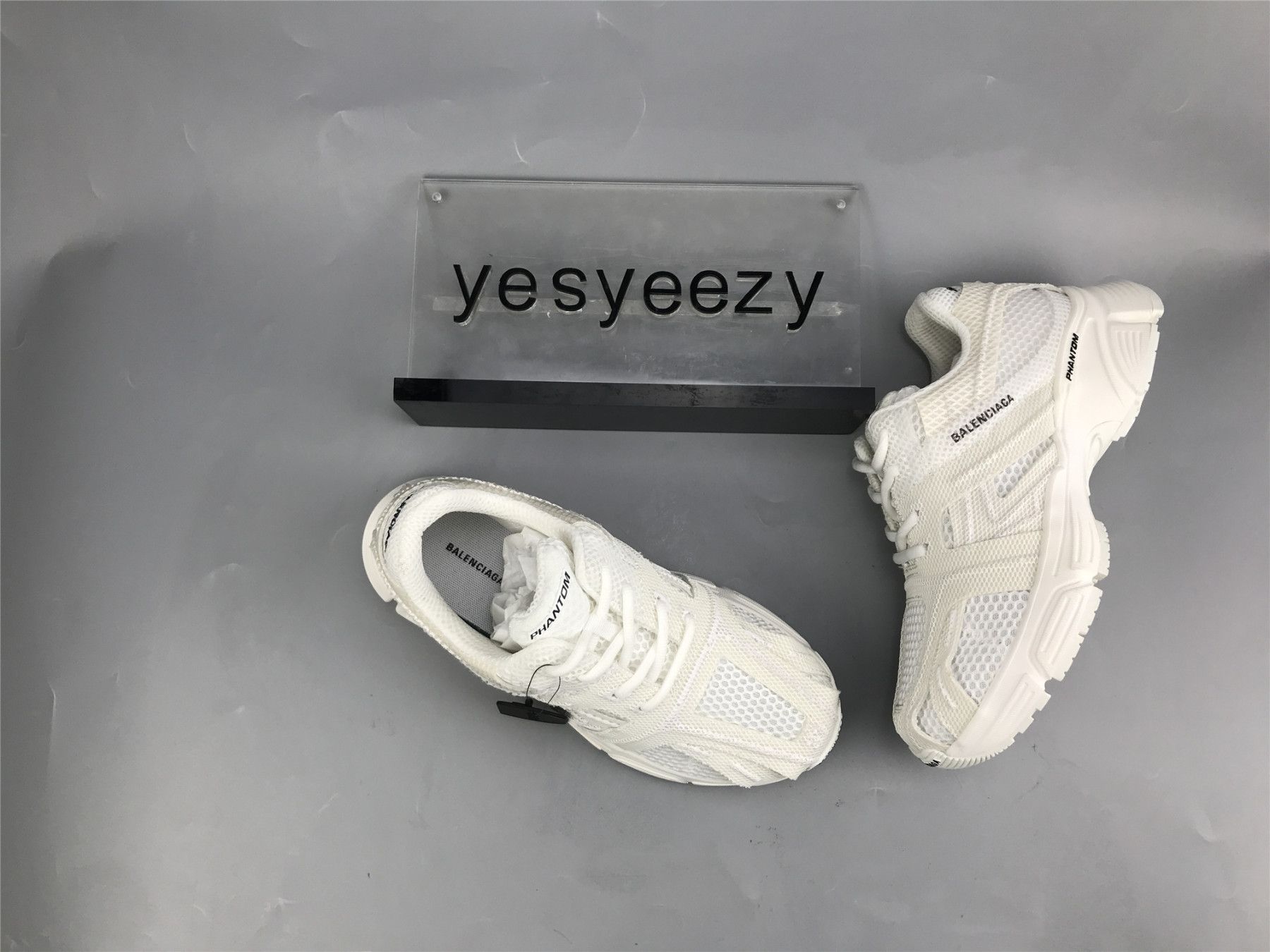 ua phanT0m sneaker white