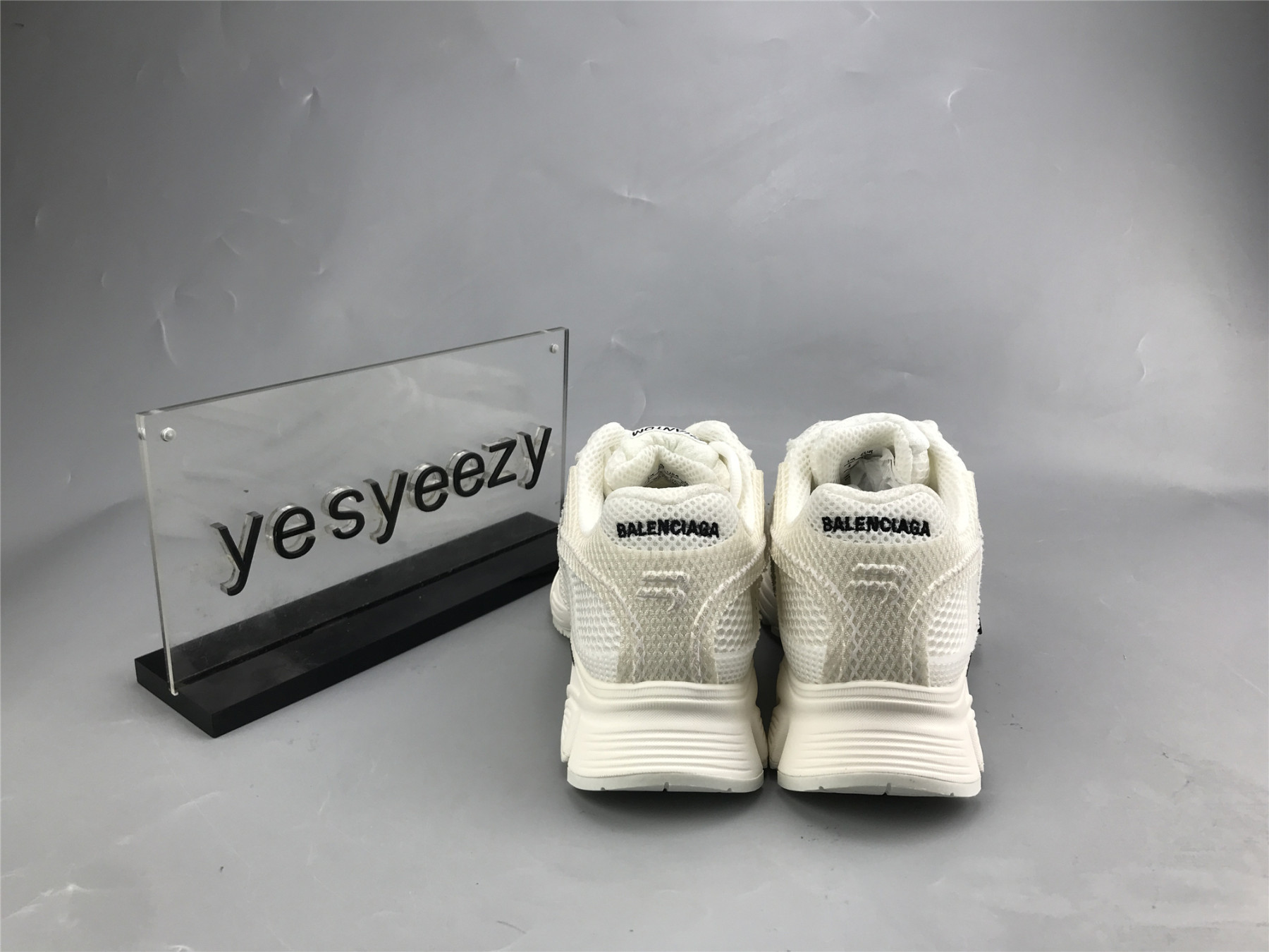 ua phanT0m sneaker white