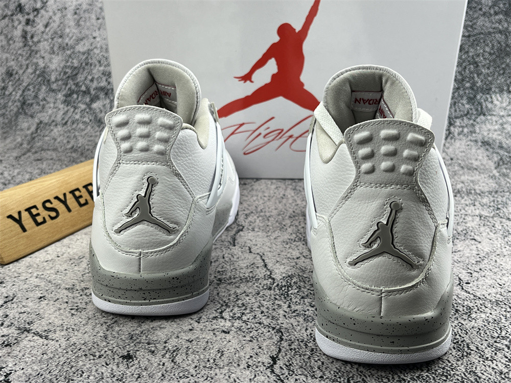 UA AIR JORDAN 4 RETRO 
