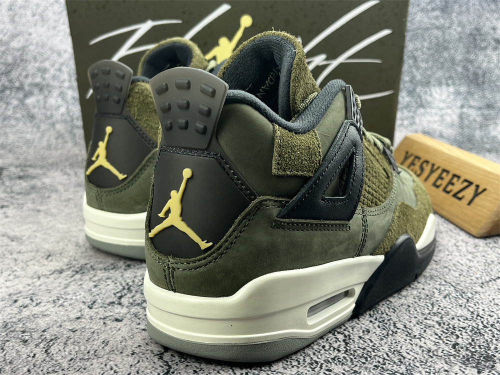 UA AIR JORDAN 4 RETRO SE 