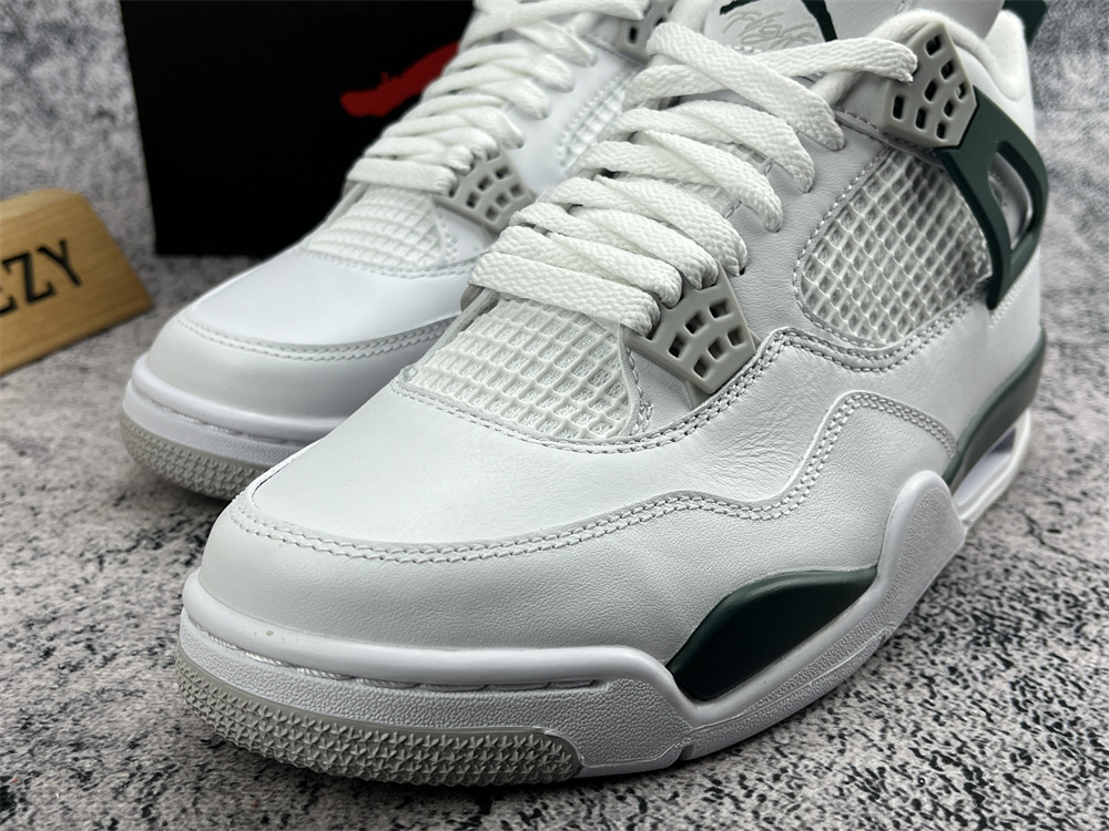 UA AIR JORDAN 4 RETRO 