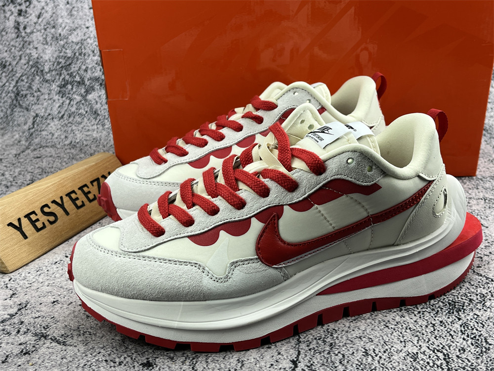 UA NIKE VAPORWAFFLE SACAI SAIL