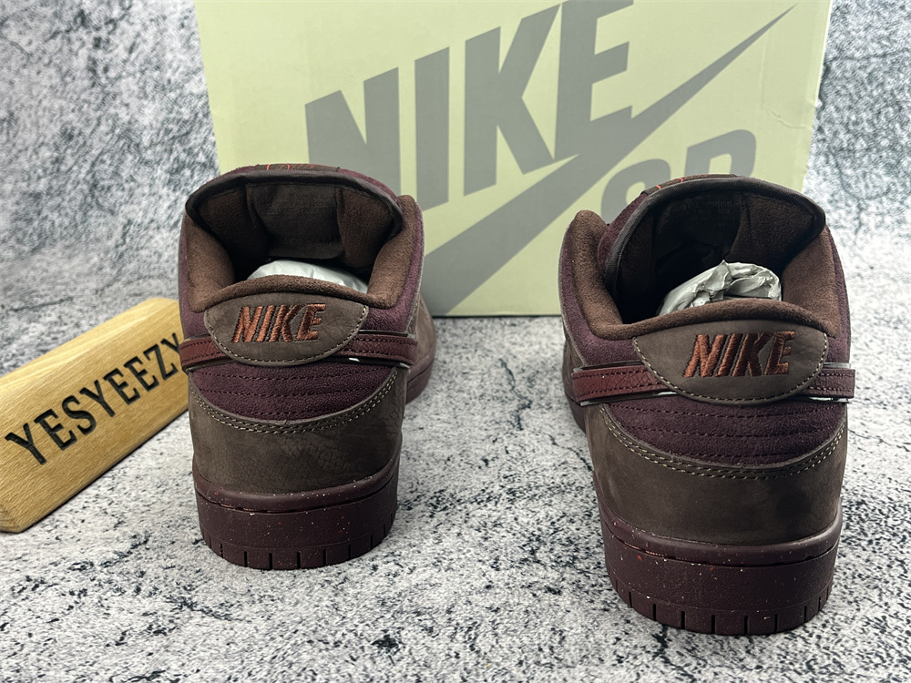 UA DUNK LOW PREMIUM SB 