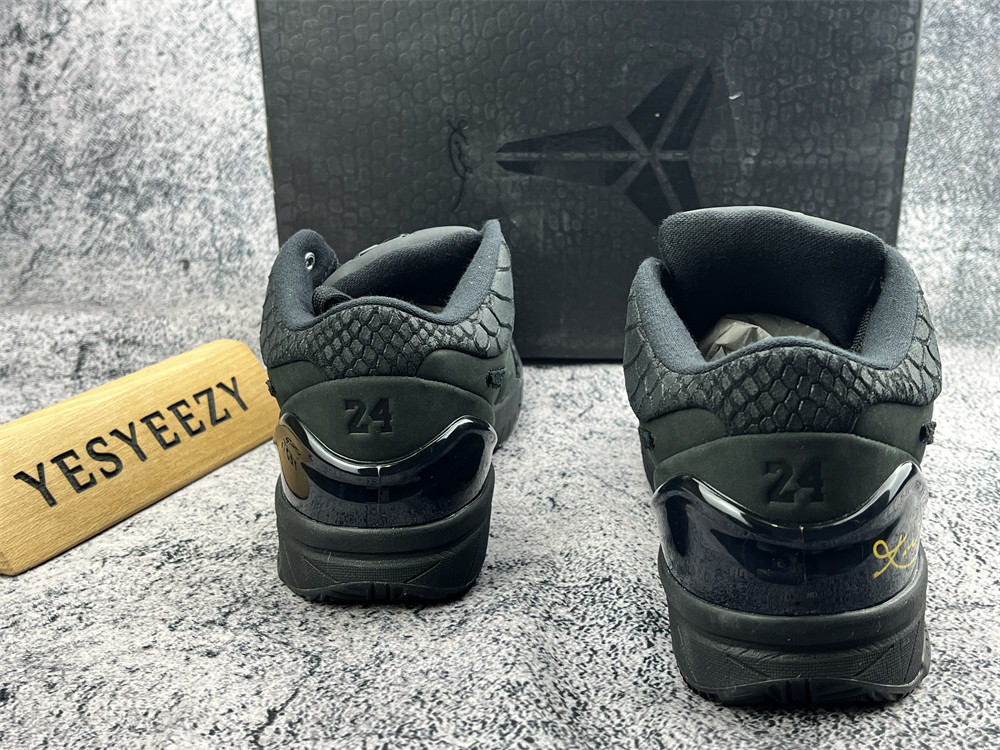 UA ZOOM KOBE 4 PROTRO