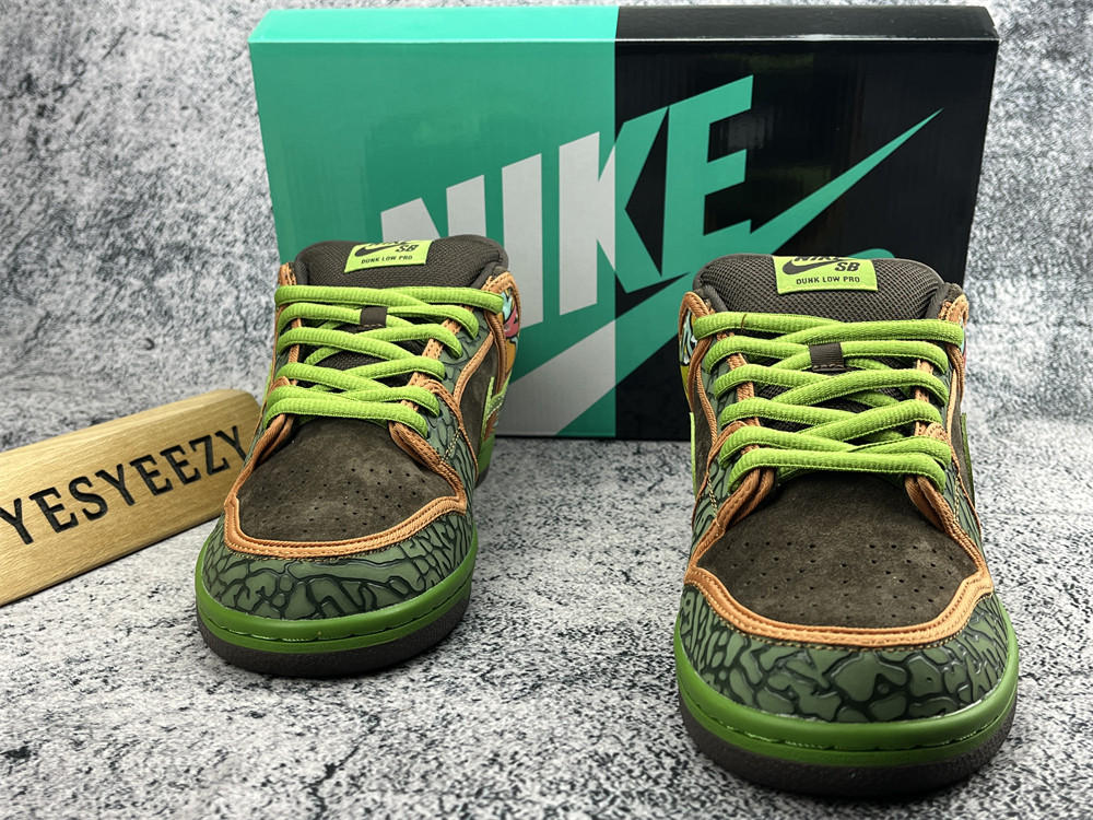 UA  NIKE SB DUNK LOW 