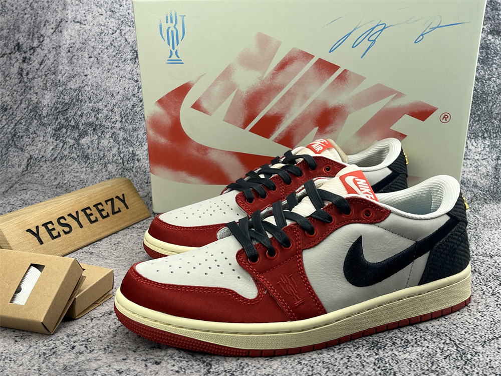 UA TROPHY ROOM X AIR JORDAN 1 RETRO LOW OG SP 