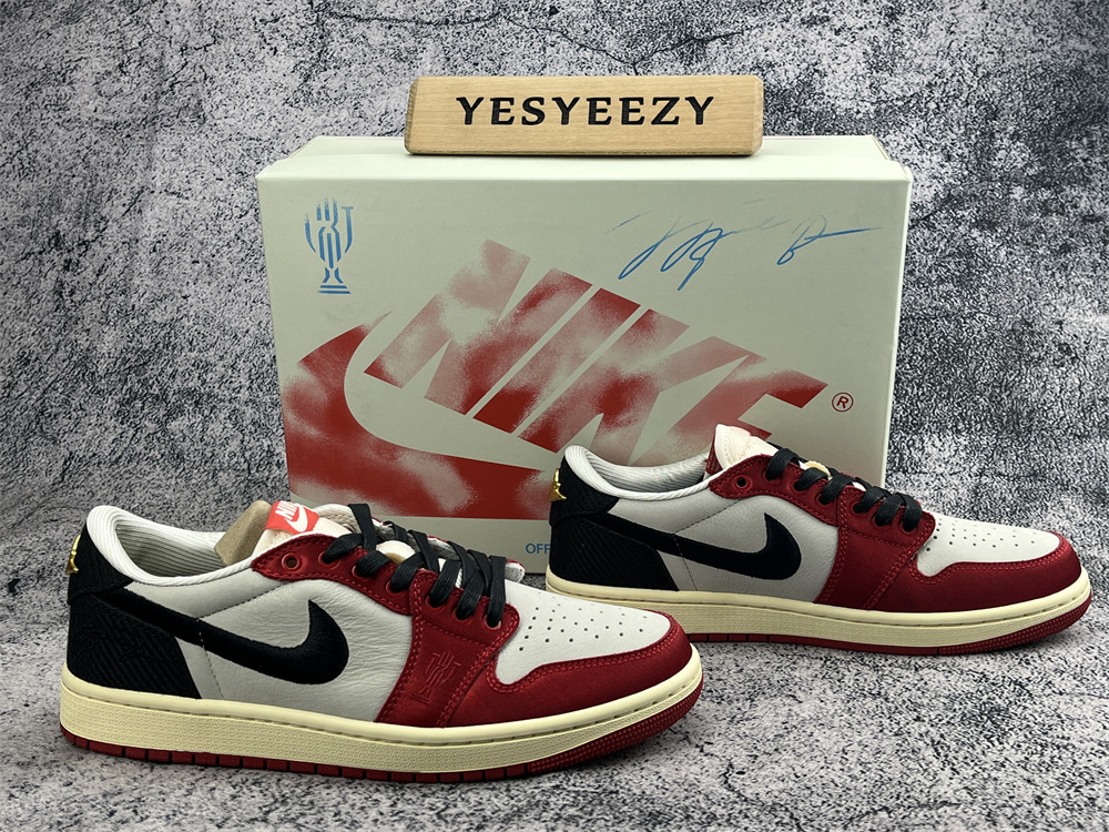 UA TROPHY ROOM X AIR JORDAN 1 RETRO LOW OG SP 