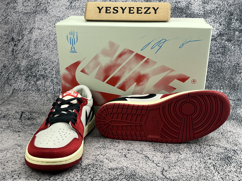 UA TROPHY ROOM X AIR JORDAN 1 RETRO LOW OG SP 