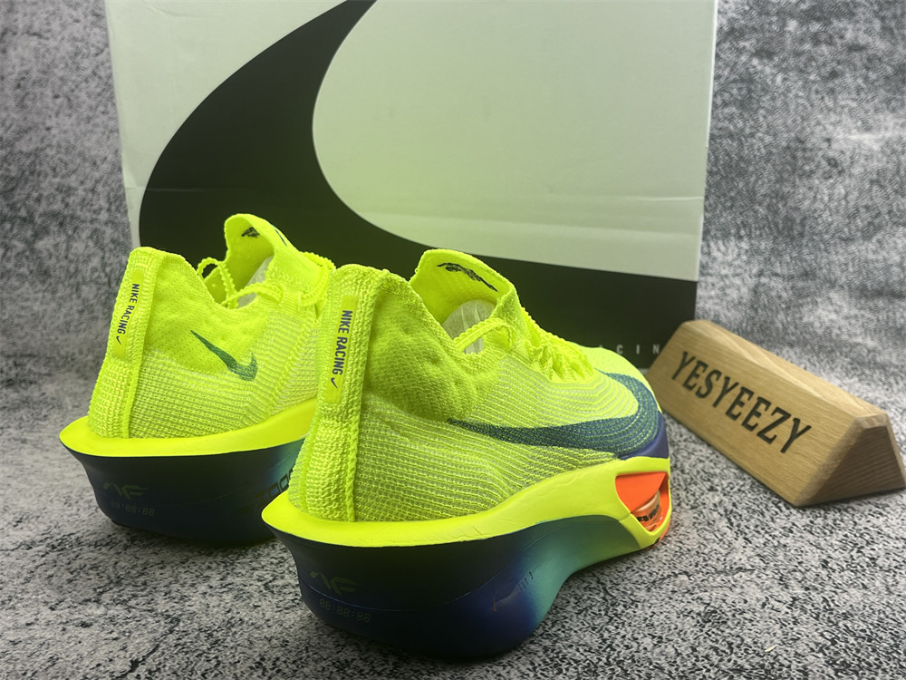 UA NIKE AIR ZOOM ALPHAFLY NEXT% 3 