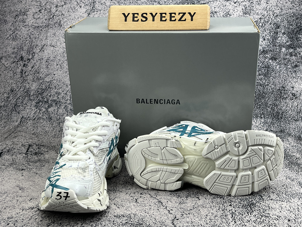 ua Ba1en*iaga runner graffiti white blue