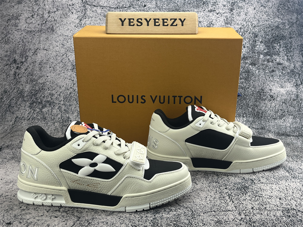 UA LV Trainer Sneaker