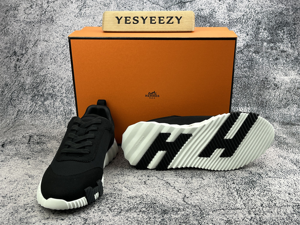 UA H**me5 Bouncing Sneaker