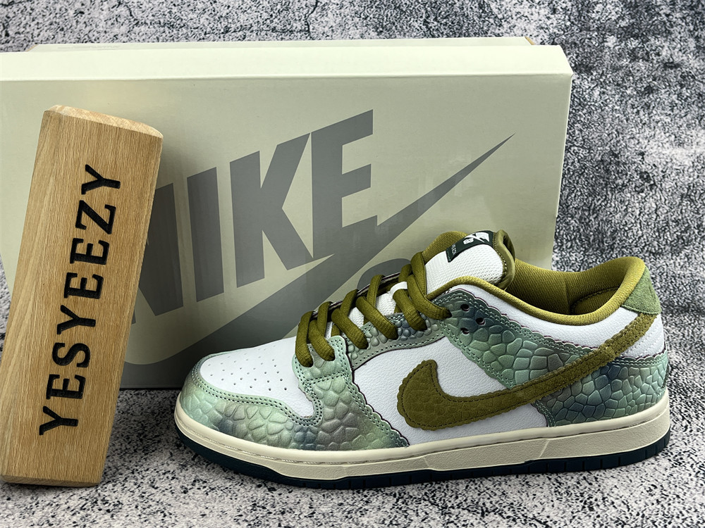 UA Nike SB Dunk Low