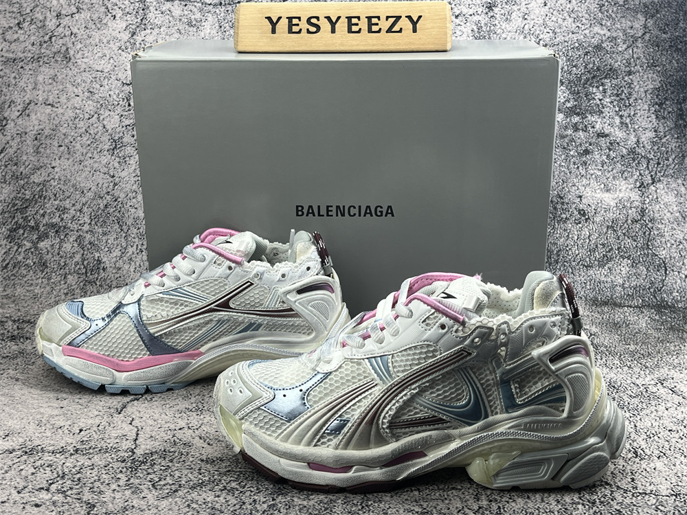 ua Ba1en*iaga runner sneaker