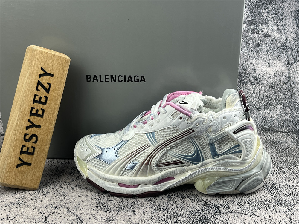 ua Ba1en*iaga runner sneaker