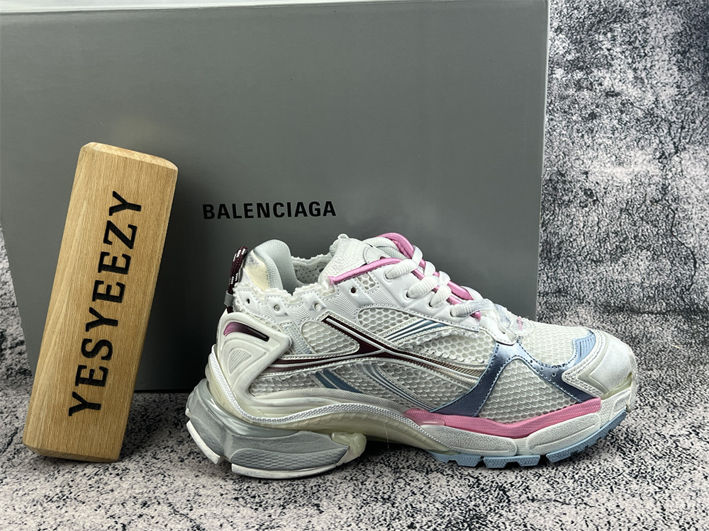 ua Ba1en*iaga runner sneaker