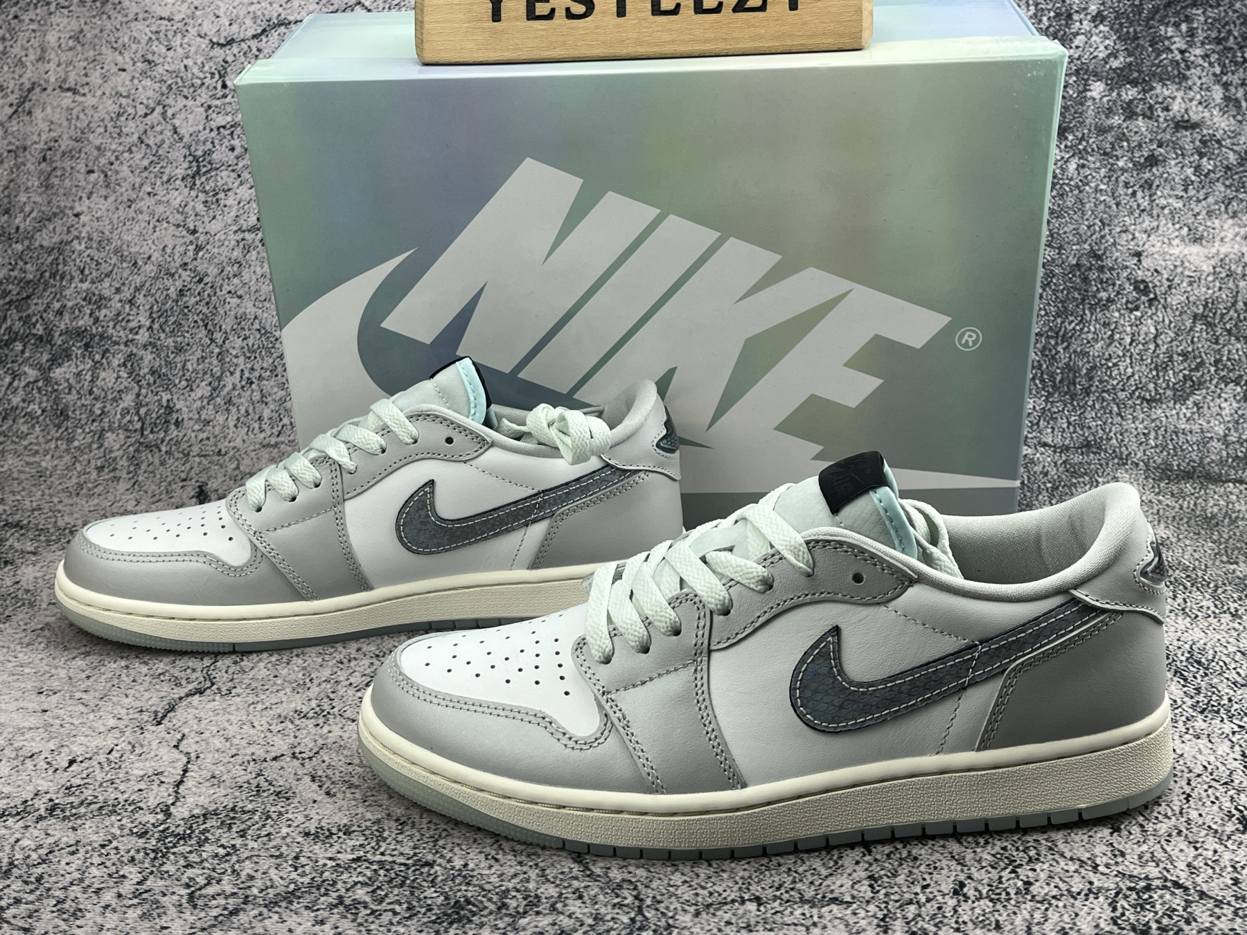 UA Jordan 1 Retro Low OG