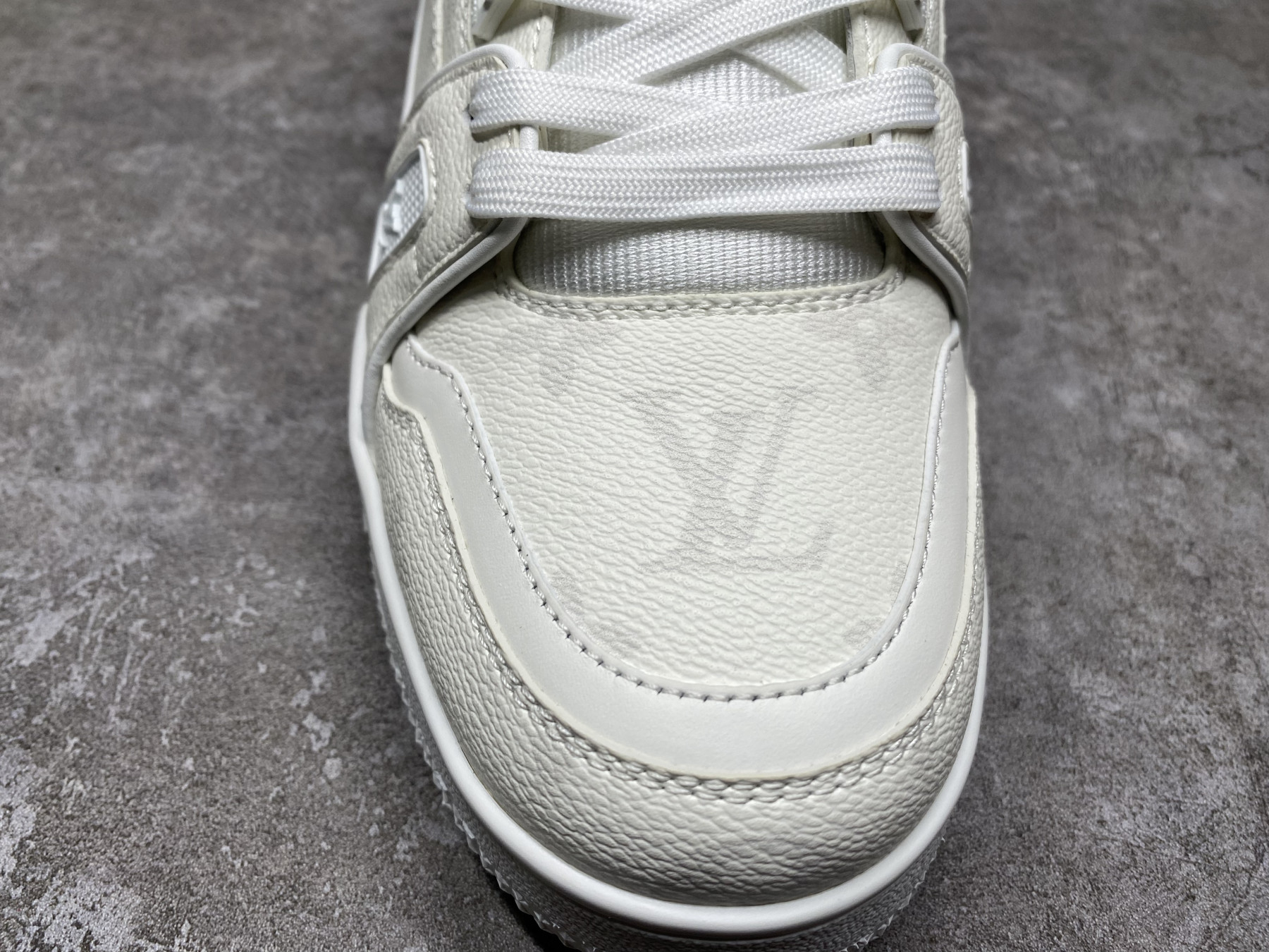 UA LV Trainer Sneaker